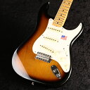 DETAILED ERIC JOHNSON STRAT STYLE 2ピースのライト・アルダー・ボディには、'57年スタイルの深いコンター加工が。クォーターソーン（柾目）の1ピース・メイプル・ネックもまた、'57年スタイルのソフト"V"シェイプを採用。フラットな12インチ・ラジアス指板にミディアム・ジャンボ・フレットと、演奏性の高い仕様を採用。 特別に設計された「Eric Johnson Single-Coilピックアップ」を搭載。その他、ストリングスガイドをなくし、トレモロ・ユニットのベース・プレートとブロックの間は塗装しない、5本のバネを仕込み、カバー・プレートを付けないなど、エリック・ジョンソンこだわりの仕様を実現しています。 主な仕様 Body MaterialAlder Body FinishNitrocellulose Lacquer Neck Material1-Piece Quartersawn Maple Neck FinishNitrocellulose Lacquer Neck ShapeSoft "V" Scale Length25.5" (648 mm) Fingerboard MaterialMaple Fingerboard Radius12" (305 mm) Number of Frets21 Fret SizeMedium Jumbo Nut MaterialBone Nut Width1.650" (42 mm) Position InlaysBlack Dot Truss RodVintage-Style Butt AdjustBridge PickupSpecially Voiced Eric Johnson Single-Coil with Countersunk Mounting Screws Middle PickupSpecially Voiced Eric Johnson Single-Coil with Countersunk Mounting Screws Neck PickupSpecially Voiced Eric Johnson Single-Coil with Countersunk Mounting Screws ControlsMaster Volume, Tone 1. (Neck Pickup), Tone 2. (Bridge Pickup) Switching 5-Position Blade: Position 1. Bridge Pickup, Position 2. Bridge and Middle Pickup, Position 3. Middle Pickup, Position 4. Middle and Neck Pickup, Position 5. Neck Pickup Configuration SSSBridge6-Saddle American Vintage Synchronized Tremolo Hardware FinishNickel/Chrome Tuning MachinesVintage-Style Staggered StringsFenderR USA 250R, NPS, (.010-.046 Gauges) CaseDeluxe Blonde Hardshell with Black Ends (Black Interior) ■シリアルナンバー:EJ23392 ■重量（kg）:3.45 S:新品