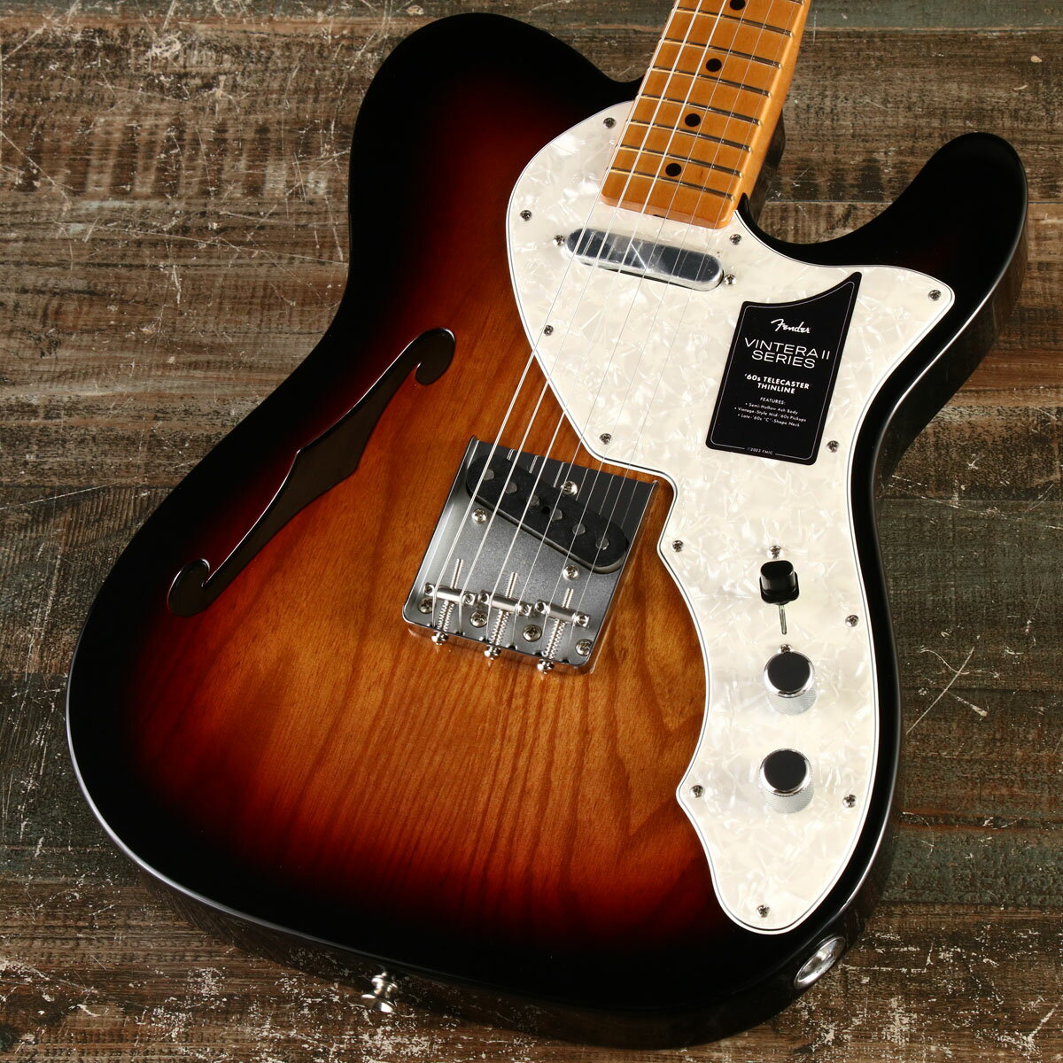 フェンダー黄金時のスタイルとサウンドをお手頃な価格で実現！"Vintera II"シリーズ登場！ Vintera II 60s Telecaster Thinlineは、60年代のタイムレスなサウンドを現代に蘇らせ、フェンダーならではのアイコニックなルックス、インスピレーション、比類ないトーンを提供します。 Vintera II 60s Telecaster Thinlineは、セミホロウのアッシュボディとメイプルネックを採用し、パンチと透明感に溢れ、アコースティックでオープンな響きと深みを持つクラシックなフェンダートーンを実現します。 60年代後期の”C”シェイプネックは、心地よい丸みを帯びた直感的で心地良い演奏性を提供し、7.25インチラジアス指板とヴィンテージトールフレットにより、大胆なベンディングや繊細なビブラートが可能で、ヴィンテージの快適さが得られます。 ヴィンテージスタイルの’60sピックアップは、煌びやかさと生き生きとしたトゥワングを提供します。 ヴィンテージスタイルのチューニングマシンは、クラシックなルックスに加え、より細かいギア比とチューニングの安定性を向上させます。 Vintera II 60s Telecaster Thinlineのクラシックなヴィンテージフィールと比類なきフェンダーサウンドで、あなたにしかできない、新たな音楽の歴史を刻み始めましょう。 付属品：ソフトケース、メーカー保証書 ■シリアルナンバー:MX23045064 S:新品 製品仕様 Body Material Semi-Hollow AshBody Finish Gloss PolyesterNeck Maple, Late ‘60s “C”Neck Finish Gloss UrethaneFingerboard Maple, 7.25” &#40;184.1 mm&#41;Frets 21, Vintage TallPosition Inlays Black Dot &#40;Maple&#41;Nut &#40;Material/Width&#41; Synthetic Bone, 1.650” &#40;42 mm&#41;Tuning Machines Fender Vintage “F” StampedScale Length 25.5” &#40;64.77 cm&#41;Bridge 3-Saddle Vintage-Style Tele with Slotted Steel SaddlesPickguard 4-Ply Aged White PearloidPickups Vintage-Style ‘60s Single-Coil Tele &#40;Bridge&#41;, Vintage-Style ‘60s Single-Coil Tele&#40;Neck&#41;Pickup Switching 3-Position BladeControls Master Volume, Master ToneControl Knobs Knurled Flat-TopHardware Finish Nickel/ChromeStrings Fender USA 250L Nickel Plated Steel &#40;.009-.042 Gauges&#41;, PN 0730250403Case/Gig Bag Included