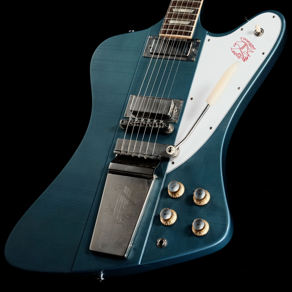 「Murphy Lab Collection」の「1963 Firebird V w/Maestro Vibrola Ultra Light Aged Pelham Blue」が入荷！ エイジングの渋さと鮮やかなブルーが印象的な「Pelham Blue」フィニッシュがクールな一本！ エイジングのレベルは「Ultra Light Aged」で、ウェザーチェック、ライトエイジド・ハードウェアといった経時変化によるオーセンティックなヴィンテージ・ギターのルックスを再現しております。 ネック・グリップはハイポジションにやや厚みのある「Authentic '63 Medium C-Shape」を採用し、Murphy Lab製品にのみ施される「ロールド・バインディング」により、ヴィンテージ特有のプレイ・フィーリングも再現している点も注目です！ ゴージャスなルックスも併せ持つこちらのファイヤーバード、是非ロックバンドでガッツリ鳴らして頂きたい一本です！ 主な仕様 Body Material : 9-ply Mahogany/Walnut Neck-Through Neck Material : 9-ply Mahogany/Walnut Neck-Through Neck Profile : Authentic '63 Medium C-Shape Scale Length : 24.75" / 628.65mm Fingerboard Material : Indian Rosewood, Hide Glue Fit Fingerboard Radius : 12" Number Of Frets : 22 Frets : Authentic Medium-Jumbo Nut Width : 1.69" / 42.85mm Hardware Finish : Nickel; Murphy Lab Light Aged Bridge : ABR-1 Tailpiece : Maestro Vibrola Tuning Machines : Deluxe Banjo Tuners Neck Pickup : Firebird Alnico 5 Bridge Pickup : Firebird Alnico 5 Controls : 2 Volume, 2 Tone, 500K CTS Potentiometers, Hand-Wired Harness Pickup Selector : 3-Way Switchcraft ■ シリアル : 302933■重量 : 3.96 kg■JAN : 4580568419965 ■付属品 : 認定証、ハードケース、正規保証（要ユーザー登録） 複数のサイトに掲載しておりますため、他のサイトにて既にご販売済みである場合もございます。 売却に伴う商品情報の削除は迅速を心掛けておりますが、ご注文後に万一売り切れとなっておりました際は誠に申し訳ございませんがご容赦くださいませ。