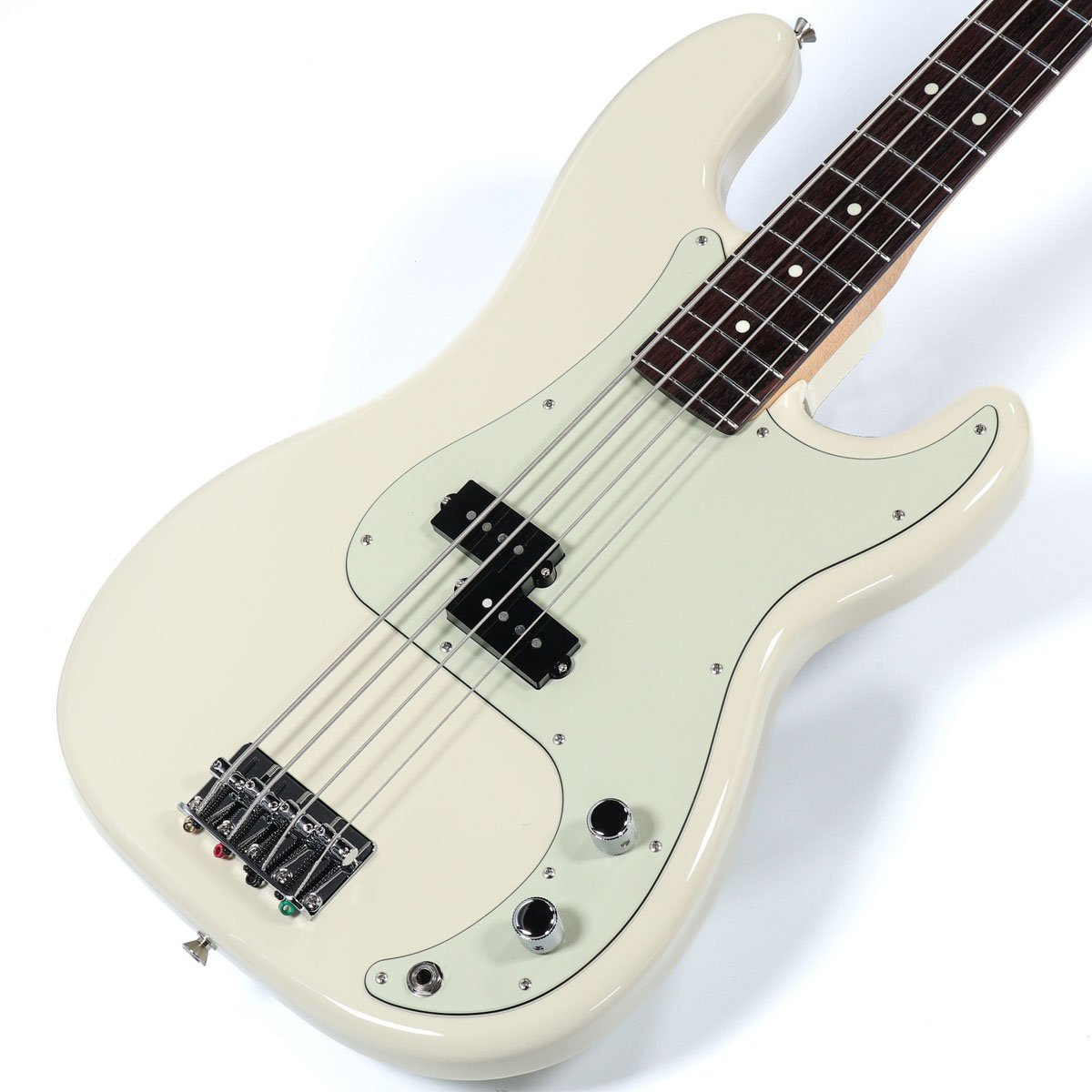 イシバシ限定販売！機材マニアの先輩も納得？！の仕様！ISHIBASHI FSR Hybrid II P-BASS RW OWH W/Seymour Duncan”SPB-1登場！日本製ではありそうで現行ラインナップにない、オリンピック・ホワイト(Olympic White)にミントグリーン・ピックガードの日本製ハイブリッドIIプレシジョン・ベースです。現行のフェンダー日本製ベースでは、 HAMA OKAMOTO PRECISION BASS OWHに使用されるこのカラーは若干黄色みがかったVintage Whiteと真っ白なArctic Whiteの中間色の様なややクリーム色の様な落ちついたホワイトです。 American Professional II P-BASSには採用されているカラーです。3-Ply Mint Greenピックガードとの相性も抜群です。 21フレット仕様ツバ出しネックエンド、ネック上部からトラスロッド調整可能です。ネック裏にスカンク・ストライプもあるModern "C"シェイプのネックは丸みを帯びた形状で握り込みやすく、サテン仕上げのネック裏は滑りが良く、運指し易いネックです。ベースの心臓部ピックアップにはなんと”Seymour Duncan”SPB-1(Vintage P-Bass)を敢えてロゴ無しカバーで搭載！（さり気なくカスタマイズしている感を演出している所もこだわりポイントです。） ”Seymour Duncan”SPB-1(Vintage P-Bass)ピックアップは ALNICO 5マグネットにより、ヴィンテージのウォームでアタック音が滑らかなトーンを忠実に再現したピックアップです。Low-MIDに芯のあるサウンドでバンドの中でも埋もれないサウンドです。そしてTONEノブを引っ張ってみて下さい。シリーズ/パラレル切り替えスイッチになっており、音色が劇的に変化します。 シリーズのコシのある太くウォームなサウンドから一変しパラレルだとクリアな高域と繊細で表現力のあるサウンド、いわゆるジャズベースのサウンドに近いサウンドに変化致します。トーンによってももちろん変化しパラレルのトーン絞り気味のサウンド等はまさにヴィンテージジャズベースの様なサウンドがお楽しみ頂けます。 是非通常の日本製HybridIIと比較して頂いてサウンドの違いを体感して見て下さい。こだわりの詰まった渾身のプレシジョンベース イシバシ楽器完全限定販売となります。是非お早目にご検討下さい。 付属品：ソフトケース、調整用レンチ、メーカー正規保証書（2年） ※画像はサンプルです。 製品仕様 ColorOlympic WhiteBodyAlderNeck MapleNeck FinishSatin Urethane Finish on Back, Gloss Urethane Finish on FrontNeck ShapeModern "C"Scale25.5" &#40;64.77 cm&#41;Fingerboard RosewoodFingerboard Radius9.5" &#40;241 mm&#41;Flet number21Flet SizeNarrow TallNutBoneNut Size &#40;mm&#41;1.650" &#40;42 mm&#41;Position InlayIvory DotsMiddle Pickup SEYMOUR DUNCAN SPB-1ControlMaster Volume, Master Tone with Push-Pull Switch &#40;Series / Parallel&#41;Bridge4-Saddle Vintage-StyleHardware FinishChromeTuning MachineVintage-StylePickguard3-Ply Mint GreenPickup CoverBlackControl KnobKnurled Flat-TopString45-105