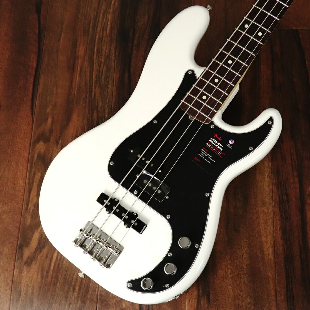 American Performer Precision Bass カリフォルニア州のコロナ工場で製造されるAmerican Performer Precision Bass は、USA 製フェンダーな らではのオーセンティックなトーンとフィーリングを提 供し、パフォーマンスにインスピレーションを与えるモ ダンスペックを随所にフィーチャーしています。 本モデルは、American Performer シリーズのために 特別に開発された、リッチで表情豊かなトーンを奏でる Yosemite(TM)スプリットコイルPrecision Bass ミドル ピックアップと、Yosemite シングルコイルJazz Bass リアピックアップを搭載しています。 Yosemite (TM)ピッ クアップは高出力を実現する面取りのないポールピース のスタッガード仕様となっており、ピックアップをシェ ラック溶液でポッティングすることでフィードバックを 抑制しながらダイナミックなサウンドを奏でます。 またAmerican Performer Precision Bass はトーン を絞った際に低域も同時に適量アッテネートする Greasebucket(TM)トーンサーキットを搭載し、音の濁り を防ぎます。9.5 インチラジアス指板のModern C シェ イプネックには20 本のミディアムジャンボフレットを 装備し、快適なプレイアビリティで表現力に溢れたパ フォーマンスをサポートします。 ■付属品：ギグケース、メーカー正規保証書 主な仕様 Body Material Alder Body Finish Gloss Polyurethane Body Shape Precision Bass(R) Bridge Pickup Yosemite(TM) Single-Coil Jazz Bass Middle Pickup Yosemite (TM) Split Single-Coil Precision Bass Controls Volume 1. (Middle Pickup), Volume 2. (Bridge Pickup), Master Greasebucket(TM) Tone Circuit (Rolls Off Highs without Adding Bass) Configuration PJ Bridge 4-Saddle Vintage-Style with Steel Saddles Hardware Finish Nickel/Chrome Tuning Machines Fender (R) "F" Light-Weight Vintage-Paddle Keys with Tapered Shafts Pickguard 3-Ply Black/White/Black Control Knobs Knurled Flat-Top Neck Plate 4-Bolt Neck Material Maple Neck Finish Satin Urethane Neck Shape Modern "C" Scale Length 34" (864 mm) Fingerboard Radius 9.5" (241 mm) Number of Frets 20 Fret Size Medium Jumbo Nut Material Synthetic Bone Nut Width 1.625" (41.3 mm) Truss Rod Standard Truss Rod Nut 3/16" Hex Adjustment ■保証:2年 複数のモールに掲載されているため、売却に伴う商品情報の削除は迅速を心掛けておりますが必ずしもリアルタイムではございませんので、ご注文後に万一売り切れとなっておりました際は誠に申し訳ございませんがご容赦くださいませ。 ◆重量：4.14kgJAN:0885978952830