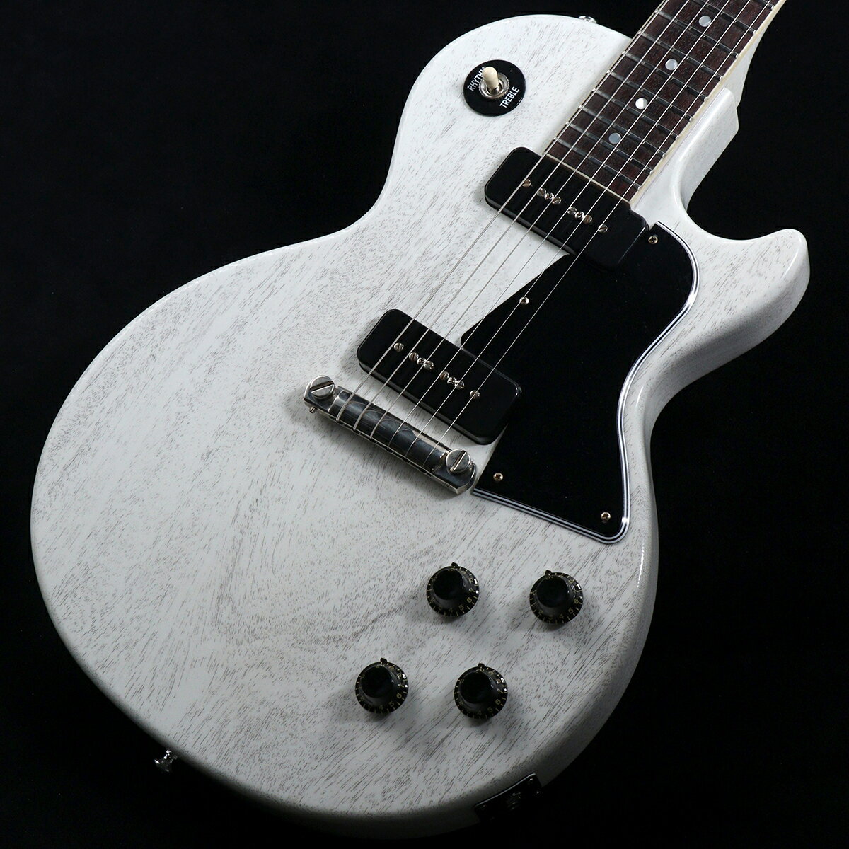 「TV White」フィニッシュを採用した、1957 Les Paul Special Single Cutが入荷！！ フラットなマホガニーボディーに、2基のP-90ピックアップというシンプルかつ味わい深いモデル。マホガニー特有の甘く太いサウンドと、シャープなP-90ピックアップのマッチングは素晴らしく、両者が相まった幅広い音響特性と、シングルピックアップ特有のピッキング強弱に関わるダイナミックレンジは感情表現の幅を豊かにし、ジャンルを超えて幅広い支持を集めています。 ネックシェイプは『50s Rounded Medium C』としており、ギブソンらしい肉付きを感じさせますが、過去にあった太すぎる感じではなくナイスなフィーリングです。 サウンドを決める特徴の一つにそのラップアラウンドスタイルのバーブリッジ。そのテールピースと一体化したブリッジは、弦振動をボディトップへと逃がす事のない理想的なものといえ、ギブソンを追って止まないP社のノントレモロモデルにも採用されているのは周知の事実。またストップテールピース部分がない分、スッキリとした洗練されたルックスを実現してくれます。 導管がくっきりと出た「TV White」フィニッシュはビンテージ感もタップリで、クールなルックスが特徴です。 近年はあまり製作されておりませんでしたので、気になる方はお早めにお問い合わせくださいませ！ ■シリアルナンバー：731868 ■重量：3.80kg ■付属品：ハードケース、認定書、Gibsonユーザー登録カード ※ご購入後、同梱されるユーザー登録カードに必要事項をご記入の上、ご購入日から15日以内にギブソン・ジャパンへご郵送下さい。ユーザー登録したご本人に限り、メーカー規定の故障に対して、無期限での保証が提供されます。 ■商品CD：4570156001382