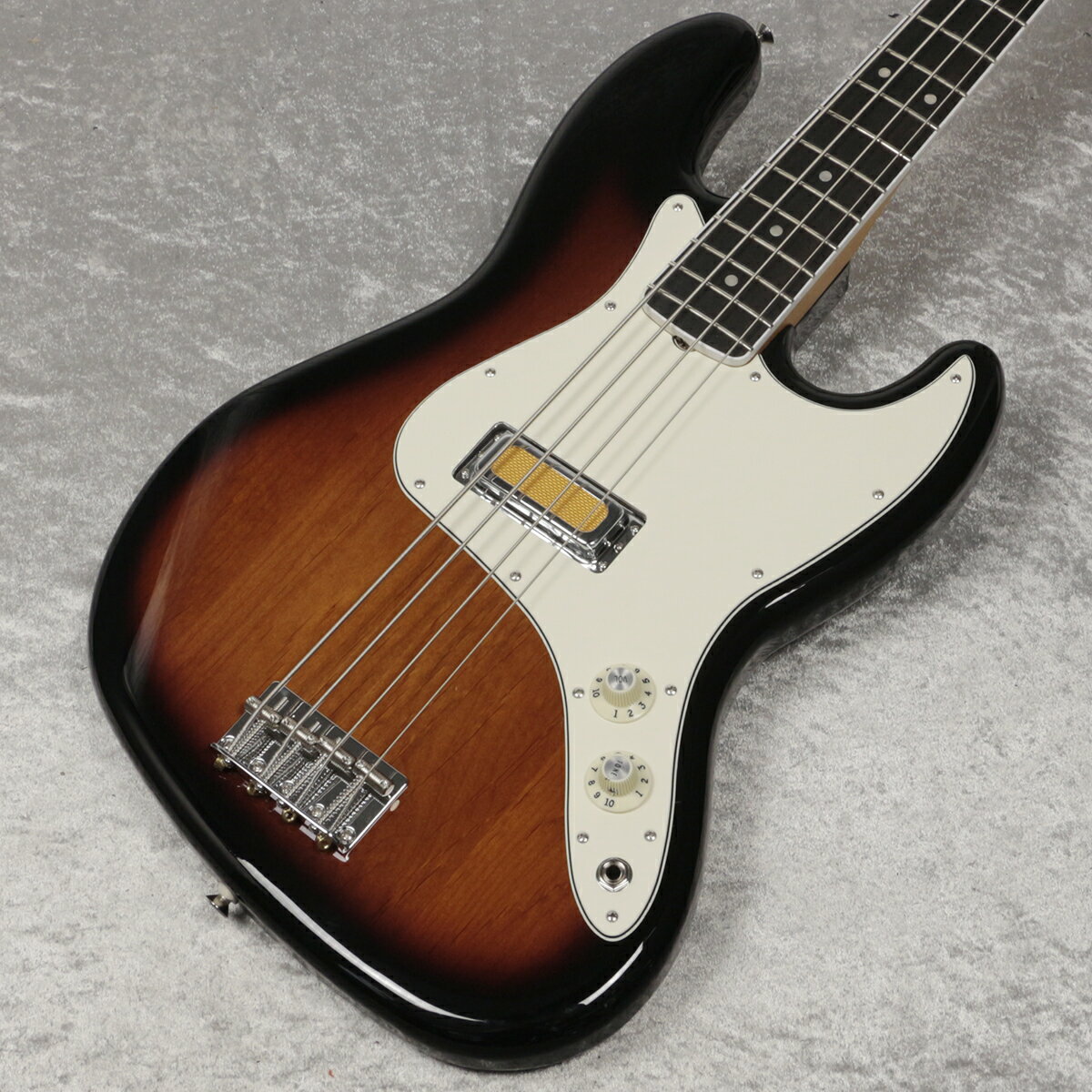Fender / Gold Foil Jazz Bass Ebony Fingerboard 2-Color Sunburst【展示品チョイキズ特価】【新宿店】