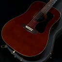 1978年製、GUILD D-25Mが入荷。 MARTINやGIBSONと並び、USAアコースティックの代表的存在である”GUILD”。本機は1978年製のラウンドバッグスタイルを持つDシェイプの一本。 ボディはシックな暗めのマホガニーカラーに仕上げられており、トップはスプルース、バック＆サイドはマホガニーの仕様となっております。 Dシリーズの廉価モデルとして登場した”D-25M”はバックがノンブレーシングのラウンドバッグが採用されており、合板ながらも非常に豊かなサウンドを持っております。 ナット幅は約43mmでネックシェイプはCシェイプとなっており、モダンな演奏性も兼ね備えていることからガンガン演奏を楽しみたいプレイヤーやお求めやすい価格でUSAヴィンテージを手にしたい方に是非オススメしたい一本。 トップの割れによる修復跡も無く、ボディ全体を通して修復跡も確認されない事やパーツもオリジナルであることから非常に大切に演奏されてきたことが伺えるコンディション。当時の純正付属ケースも状態良く付属しており、70年代後期の製造であるものの美品コンディションを保っております。 3フレット辺り1弦側指板木部欠けがございますが、ネックも非常に綺麗でフラットな状態を保っており、前述の通り演奏性の高いネックであることからプレイアビリティは抜群です。 ※純正ハードケース付属 ■商品ランク:B：かなり、傷&使用感はあるが、通常使用する用途において問題なし ■製造国:アメリカ ■製造年:1978 ■保証:12ヶ月 ■シリアルナンバー:207528 ■ケース:ハードケース/純正 ■重量:- kg ■フレット残り:70%〜80%程度 ■トラスロッド:緩め方向に残り少なめ ■ネックコンディション:問題無し ■他付属品:なし ■備考：その他付属品は画像に写っているもののみとなります。 ----------------------------- ▼必ずお読み下さい ※こちらの商品は中古品の現物1点限りでございます。 ※中古品につき、使用による傷・打痕等、写真に写りにくい傷がございます。予めご了承くださいませ。 ※店頭及び、複数のモールに掲載されているため、販売状況・在庫状況にはタイムラグがあり、リアルタイムではございません。 その為、ご注文時に既に売却済となっている可能性がございます。