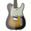 2022年製Fender Custom Shop/62 TELE CSTM JRN WB 2TSが入荷致しました！ 1959年にテレキャスターの上位互換として発売されたテレキャスター・カスタム。今回は1962年当時の仕様を元にディーラーオーダーモデルとして限定販売されていた62 TELE CSTM JRN WB 2TSが入荷！軽量なアルダーボディに柾目取りのメイプルネック、スラヴ貼りローズウッド指板の組み合わせを採用。また、大変人気のあるダブル・バインディング仕様となっております。ネックシェイプにはややスリムでありつつ適度な厚みを持つ「60 Style C-Shape」を採用し、さらに「7.25-9.50 Compound Radius」「6105 Narrow Tall Frets」を採用することにより快適な演奏性を得られる1本となっております。PUにはオリジナルのHand Wound Twisted TELEを2機搭載しております。軽快なクリーン・トーンから力強くファットなドライブ・サウンドまで、幅広くアウトプットしてくれるものとなっております。コントロールは3Wayスイッチとなっており、1Vol・Greasebucket Toneを採用。Greasebucket Toneを採用することにより、通常の高域をアースに落とされ出力されないものと異なりアースに落とさないコンデンサーを通り高域を残すことが可能となっておりクリアな音を保つことができる配線となっております。状態に関しましてはレリック加工が施されている商品のため傷などの詳細は不明ではございますがボディに程よく入っている打痕や使い込まれた雰囲気を醸し出されています。色味もまたワイドブラック・2カラーサンバーストとなっており、抜群の格好いい見た目の1本となっております。ヴィンテージライクな見た目と演奏性も抜群でオールジャンル対応できる貴重な1本でございます！是非この機会にご検討くださいませ！！■トラスロッド：左右60度まで確認/問題なし■ネックコンディション：問題なし■フレット：9割■ケース：純正ハードケース■付属品：認定書、ブリッジカバー他■シリアルナンバー:CZ565667■重量:3.325kg■保証:12ヶ月■商品ランク:B+：多少傷はあるが通常使用する用途において問題なし-----------------------------▼必ずお読み下さい※こちらの商品は現物1点限りでございます。※店頭及び、複数のモールに掲載されているため、販売状況・在庫状況にはタイムラグがあり、リアルタイムではございません。その為、ご注文時に既に売却済となっている可能性がございます。誠に申し訳ございませんが、予めご了承下さいませ。