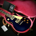 日本ディーラーによりオーダーされた限定モデル！1957 Les Paul Standardをもとにトップのカラーをキャンディ・アップル・ブルーにてフィニッシュ、ラメ感のあるキラキラした鮮やかな深いブルーのカラーリングで唯一無二の個体となっております。ボディバックはナチュラルフィニッシュでマホガニーの木取も良い個体でございます。ネックは1959ネックシェイプ、フレットはミディアム・ジャンボを採用。握りやすく、扱いやすいプレイアビリティ抜群のネックシェイプでございます。2019年の60周年アニバーサリー・モデルでアップデートされたアンポッテッドのカスタムバッカー・ピックアップやLuxe製 バンブルビー・コンデンサー、ヴィンテージ・カーブを採用したポットなど、サウンド面に於いても強力な仕様を本器も採用しております。甘い音色のネック・ピックアップ、カラッと抜けの良いブリッジ・ピックアップ、絶妙な枯れ具合が堪らないミックス・ポジションと、どのポジションのサウンドも魅力的で、加えて前述のアップデートにより、ノブを操作した際のレスポンスにも優れており、手元で様々な音色を作りやすいのも特徴です。■シリアル：732168■重量:3.98kg■JANコード:4570156001337■付属品:認定証、ハードケース、正規保証（要ユーザー登録） 製品仕様 Body Top2-Piece Maple, Hide Glue FitBody BackSolid MahoganyNeckSolid MahoganyNeck ProfileAuthentic 59 Medium C-ShapeFingerboardIndian Rosewood, Hide Glue FitTailpieceLightweight Aluminum Stop BarBridgeNo-Wire ABR-1Tuning KeysKluson Single Line, Single RingRhythm PickupCustombucker Alnico III &#40;Unpotted&#41;Lead PickupCustombucker Alnico III &#40;Unpotted&#41;ControlsCTS 500K Audio Taper Potentiometers, Paper-in-Oil Capacitors