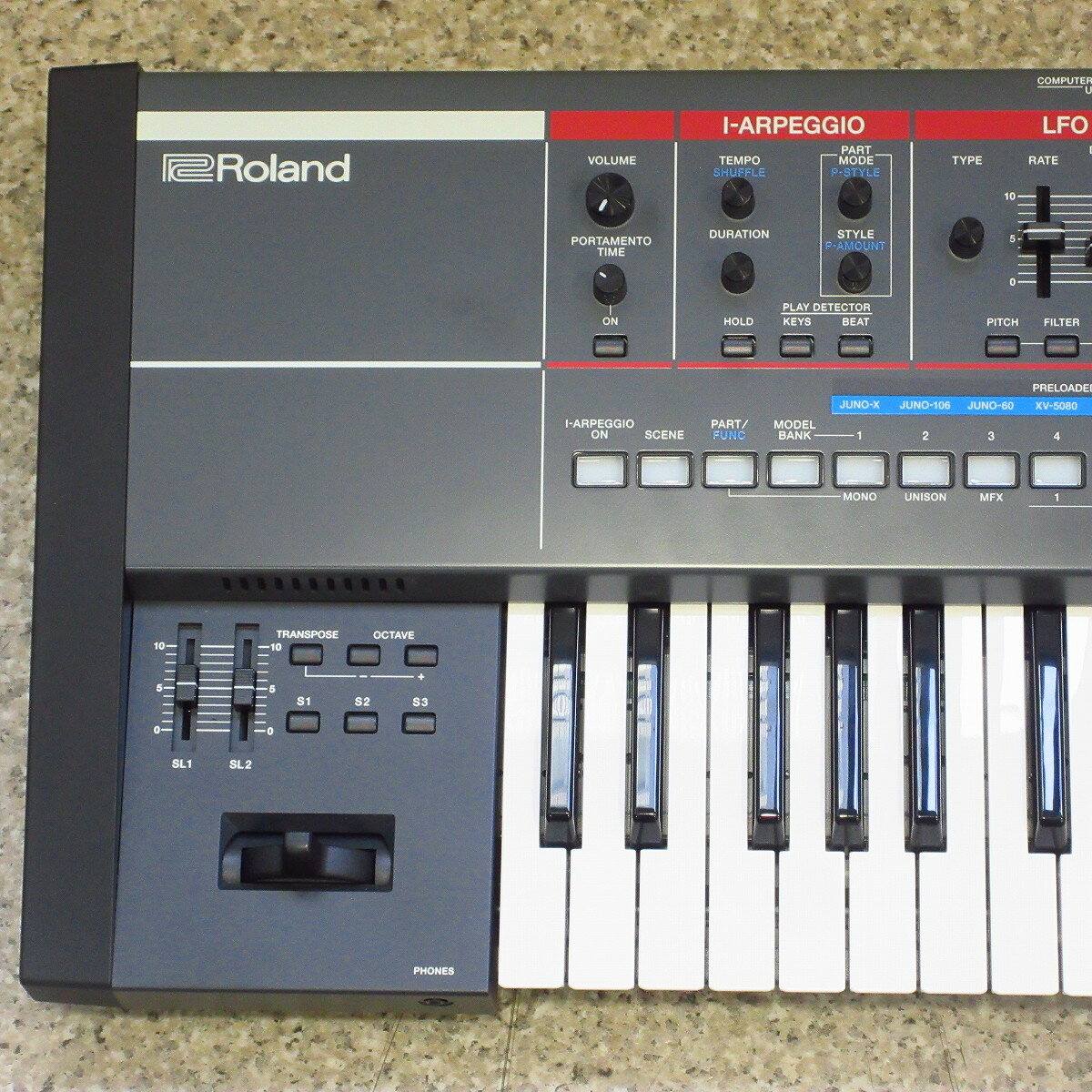 ROLAND JUNO-X