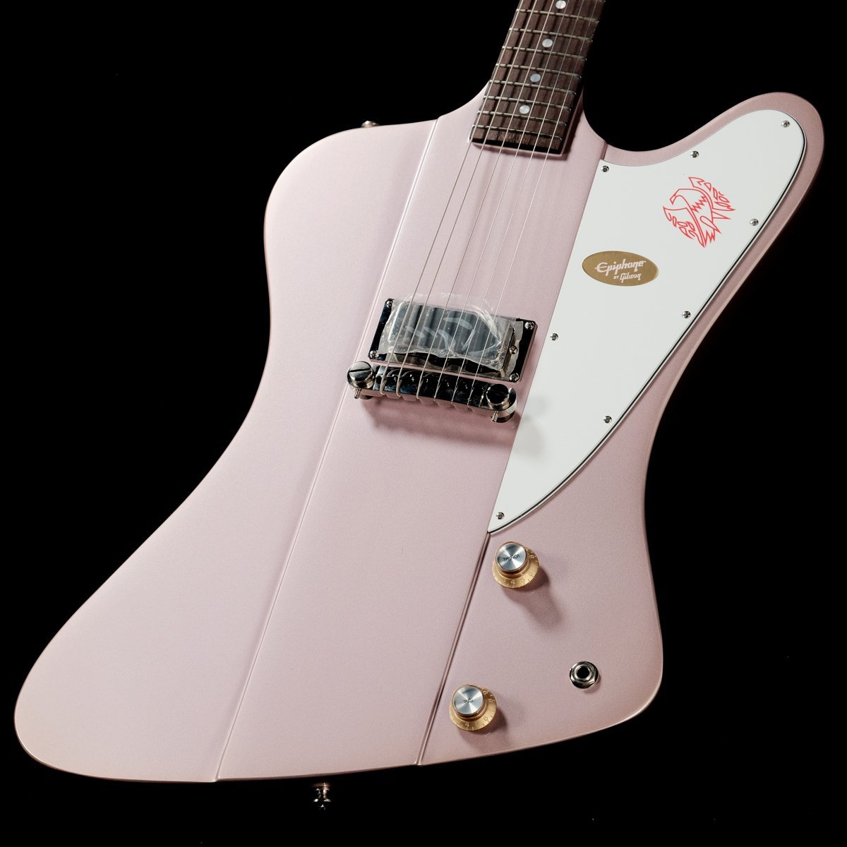 Epiphone Inspired by Gibson Custom Shopから1963 Firebird Iがリリース！ エピフォンは、この度ギブソン・カスタムショップと再びタッグを組み、Inspired by Gibson Custom 1963 Firebird I をリリースいたします。 本モデルは、伝説的な自動車デザイナーのレイ・ディートリッヒがデザインしたオリジナルモデルの本格的なレプリカです。 1963年に発表されたファイヤーバードは、ギブソン初のネック・スルー・ボディ構造のモデルでした。 ブルーズレジェンドのジョニー・ウィンターをはじめ、ローリング・ストーンズのキース・リチャーズ、ブライアン・ジョーンズ、エリック・クラプトン、ロキシー・ミュージックのフィル・マンザネラなど、さまざまなジャンルのプレイヤーに愛用されました。 Epiphone Inspired by Gibson Custom 1963 Firebird I は、ヴィンテージ・ファイヤーバードの仕様を継承しつつ、手に取りやすい価格でのリリースを実現しました。 マホガニーとウォルナットによる9層のネック・スルー・ボディ構造、左右のウィングにマホガニー・ボディを採用。 チューナーにはクルーソン・プラネタリー・バンジョー・チューナー、ラップアラウンド・ライトニング・バー・ブリッジで弦をホールドし、抜群のサスティンを実現しています。 また、ヴィンテージの1963年製 Firebird I の研ぎ澄まされたシンプルな仕様を踏襲しながらも、エレクトロニクス部には本格的パーツ群を採用。 アルニコ 5 マグネットを搭載したギブソンUSA ファイヤーバード・ミニ・ハムバッカー・ピックアップ、CTSポテンショメーター、Malloryコンデンサー、Switchcraft 3ウェイ・ピックアップ・セレクター・スイッチ、Switchcraft 1/4 "アウトプット・ジャックを装備。 クラシックなFirebird I のルックスだけでなくサウンド面においても最高の仕上がりとなります。 Epiphone Inspired by Gibson Customロゴ入りのハードシェルケースが付属いたします。 ■重量：3.49kg ■シリアルナンバー：24071523504 ■JAN：4570155996665 ■付属品：ハードケース、ユーザー登録カード ※ご購入後、同梱されるユーザー登録カードに必要事項をご記入の上、15日以内にギブソン・ジャパンへご郵送ください。ユーザー登録したご本人様に限り、メーカー規定の故障に対して保証が提供されます。 製品仕様 Shape FirebirdMaterial 9-ply Mahogany/Walnut Neck-ThroughBody Mahogany WingsNeck 9-ply Mahogany/WalnutNeck Profile 1963 FirebirdNut width 43mmFingerboard Indian LaurelScale length 628.65mmNumber of frets 22Nut Graph TechInlay Mother of Pearl DotBridge Wraparound Lightning BarKnobs Gold with Silver Reflectors Tailpiece N/ATuners Kluson "Banjo-style" PlanetaryPlating NickelNeck pickup N/ABridge pickup Gibson USA Firebird Mini Humbucker with Alnico 5 MagnetControls Master Volume, Master Tone, Hand-wired with CTS Potentiometers and Mallory CapacitorsCase Hardshell Case