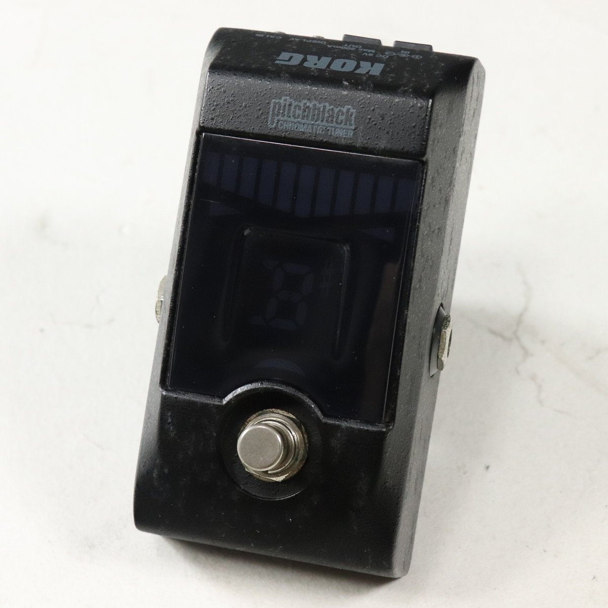 光が導くジャスト・チューン。 堅牢さ、チューニングの正確さ、表示の見やすさ、そしてトゥルー・バイパス。エフェクト・ボードの中で、4種の表示でひときわ輝くラージLED。君のステージを支える、ペダル・チューナーの決定版。傷や汚れが多く使用感がありますが、動作に問題ございません。 ※こちらの商品は現物1点限りを、店頭展示を含め複数のモールに同時掲載しております。売却に伴う商品情報の削除は迅速を心掛けておりますが、必ずしもリアルタイムではございません。ご注文後に万一売り切れとなっておりました際は、誠に申し訳ございませんがご容赦くださいませ。 製品仕様商品ランクB＋：多少傷はあるが通常使用する用途において問題なし保証期間3ヶ月シリアルナンバー325032 製品仕様 商品ランクB＋：多少傷はあるが通常使用する用途において問題なし保証期間3ヶ月シリアルナンバー325032