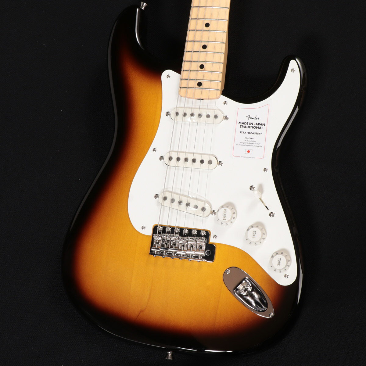 日本製フェンダーの大人気シリーズ『Made in Japan Traditional』がリニューアルして登場！ 50s Stratocaster フェンダーの伝統的な楽器製作の美学と日本の洗練されたクラフトマンシップを融合することで導き出されたMade in Japan Traditionalシリーズ。フェンダーの正統なDNAが、確かなMade in Japanクオリティで蘇ります。 Made in Japan Traditional 50s Stratocasterはグロスフィニッシュのバスウッドボディを採用。21本のヴィンテージスタイルフレットを装備した9.5インチラジアスの”U” シェイプメイプルネックがTraditionalシリーズならではのクラシカルな演奏性を提供します。 6サドル式ヴィンテージスタイルSynchronized Tremoloブリッジ、そしてTraditionalシリーズのために選定されたオリジナルピックアップはリアルで音楽的なヴィンテージトーンを奏でます。 細めに設計されたナット幅は日本のプレイヤーにも弾きやすい仕様となっています。 堅実なギタークラフトマンシップと、プレイヤーのニーズに柔軟に対応する答えが、本シリーズに反映されています。 主な仕様 ボディ : Basswood ボディフィニッシュ : Gloss Polyester コントロールノブ : Eggshell フィンガーボード : Maple ハードウェアフィニッシュ : Nickel/Chrome ネックフィニッシュ : Gloss Urethane ピックガード : 1-Ply Eggshell ポジションインレイ : Black Dot ボディシェイプ : Stratocaster ネック : Maple ネックシェイプ : "U" Shape スケール : 25.5" (648 mm) フィンガーボードラジアス : 9.5" (241 mm) フレットナンバー : 21 フレットサイズ : Vintage ナット : Bone ナット幅 : 1.615" (41.02 mm) ブリッジピックアップ : Vintage-Style Single-Coil Strat ミドルピックアップ : Vintage-Style Single-Coil Strat ネックピックアップ : Vintage-Style Single-Coil Strat コントロール : Master Volume, Tone 1. (Neck Pickup), Tone 2. (Middle Pickup) ピックアップスイッチ : 5-Position Blade: Position 1. Bridge Pickup, Position 2. Bridge and Middle Pickup, Position 3. Middle Pickup, Position 4. Middle and Neck Pickup, Position 5. Neck Pickup ピックアップコンフィギュレーション : SSS ブリッジ : 6-Saddle Vintage-Style Synchronized Tremolo チューニングマシーン : Chrome Die-Cast ストリング : Nickel Plated Steel (.009-.042 Gauges) ケース/ギグバッグ : Gig Bag ■ シリアル : JD25016525 ■ 重量 : 3.13kg ■ JAN : 0885978483211 ■ 付属品 : ソフトケース、メーカー保証書、トレモロアーム ■ 保証 : 2年 複数のサイトに掲載しておりますため、他のサイトにて既にご販売済みである場合もございます。 売却に伴う商品情報の削除は迅速を心掛けておりますが、ご注文後に万一売り切れとなっておりました際は誠に申し訳ございませんがご容赦くださいませ。