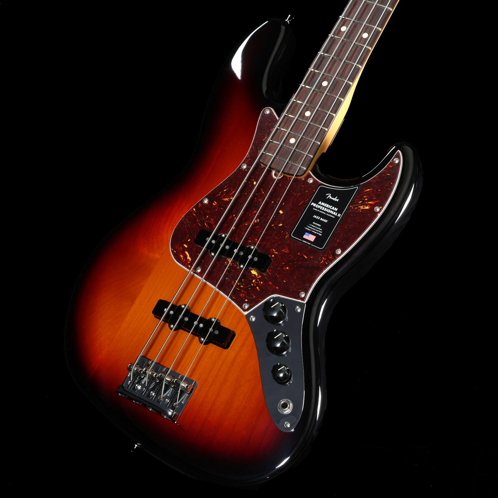プロアマ問わず大人気のUSA製フェンダー、アメプロがパワーアップして登場！American Professional II Jazz Bass、60年以上に渡る革新、インスピレーション、進化を経て、現代のプレイヤーの要求に応えます。人気のSlim Cシェイプネックは、丁寧にエッジがロールオフされ、至高の演奏体験を約束する"Super-Natural"サテン仕上げが施されています。また新たに設計されたネックヒールを採用し、快適なフィーリングとハイポジションへの容易なアクセスを実現しました。新しいV-Mod II Jazz BassSingle-Coilピックアップは、これまで以上に繊細なトーンを奏で、Jazz Bassならではのパンチとクラリティを提供します。American Professional II Jazz Bassの手に馴染む感覚とサウンドの多様性は、手に取り、耳にした瞬間、すぐにお分かりいただけることでしょう。プロの楽器の新たなスタンダードとなるような幅広い改良が、American Professional IIシリーズには詰め込まれています。主な仕様Body Material AlderBody Finish Gloss UrethaneControl Vintage Style Black Plastic Jazz BassFingerboard RosewoodHardware Finish Nickel/ChromeNeck Finish “Super-Natural” Satin Urethane Finish on Back of Neck with Gloss Urethane Headstock FacePickguard 4-Ply TortoiseshellPosition Inlays White DotNeck MapleNeck Shape Slim "C"Scale 34" (864 mm)Fingerboard Radius 9.5" (241 mm)Frets 20Frets Size Narrow TallNut BoneNut Width 1.5" (38.1 mm)Bridge Pickup V-Mod II Single-Coil Jazz BassMiddle Pickup V-Mod II Single-Coil Jazz BassNeck Pickups Controls Volume 1. (Middle Pickup), Volume 2. (Bridge Pickup), Master TonePickup Switching NoneBridge 4-Saddle HiMass Vintage (String-Through-Body or Top-Load)Tuning Machines Fender Lightweight Vintage-Style Keys with Tapered ShaftsStrings Fender USA 7250M Nickel Plated Steel (.045-.105 Gauges), PN 0737250406Case/Gig Bag Deluxe Molded Case (Included)■シリアル：US25059997■重量：4.13kg■付属品：レンチ、ハードケース、メーカー正規保証書複数のモールに掲載されているため、売却に伴う商品情報の削除は迅速を心掛けておりますが必ずしもリアルタイムではございませんので、ご注文後に万一売り切れとなっておりました際は誠に申し訳ございませんがご容赦くださいませ。