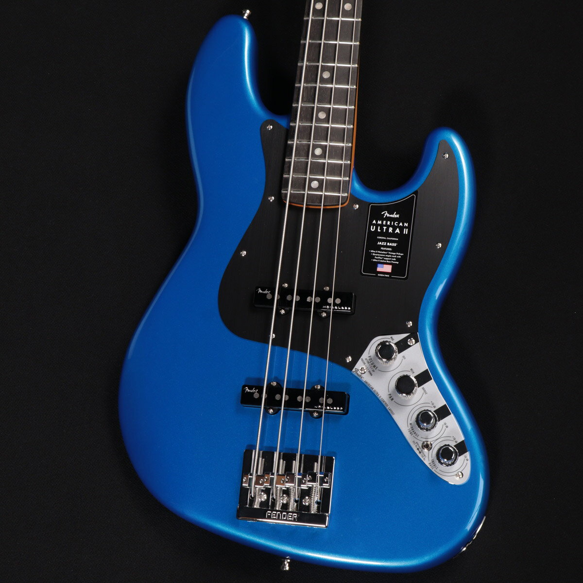 USA製Fenderのフラグシップモダンシリーズがパワーアップ『American Ultra II』登場！ 最高かつ最新の性能を求めるプレイヤーのために開発されたAmerican Ultra IIは、フェンダーの最も先進的な製品シリーズです。 American Ultra IIのギターとベースは、プレミアムな素材、精巧なクラフトマンシップ、そして最先鋭のデザインを特徴としています。 常に進化しながらも、長く使用できる品質を持ち、楽器の最先端を駆け抜け続ける製品をラインナップしています。 American Ultra II Jazz Bassは、厳選されたアルダーボディに深めのボディコンターが施されています。 クォーターソーンメイプルネックはModern “D”ネックシェイプで、ネックバックは触り心地の良いUltra Satinフィニッシュで仕上げられています。 10〜14インチコンパウンドラジアのエボニーまたはクォーターソーンメイプル指板は、エッジを丁寧にロールオフ処理したUltraロールドエッジが採用されており、ミディアムジャンボフレット、蓄光式Luminlayサイドドット、Graph Tech TUSQナットを装備しています。 テーパードネックヒールと深いボディコンターにより、ハイポジションへの容易なアクセスができ、ヘッドアジャストタイプのトラスロッドが素早いネック調整を可能にします。 American Ultra II Jazz Bassは、Ultra II NoiselessVintage Jazz Bassピックアップを装備し、ヴィンテージ感たっぷりのウォームなトーンから、歯切れの良いモダンなトーンまで、ハムノイズとは無縁の幅広い極上のサウンドが得られます。 特許取得済みのS-1スイッチにより、ピックアップのアクティブ／パッシブモードの切り替えが可能で、パッシブトーンコントロール、またはミッドレンジの周波数帯域を調整できるアクティブ3バンドEQのトーンコントロールが得られます。 調整可能なHiMassトップロード／ストリングスルーボディブリッジ、テーパードシャフト付きFenderライトウェイトチューニングマシン、ナールドアルミノブ、1-plyアノダイズドピックガードなど、高い実用性を誇る機能を搭載しています。 フェンダーの象徴的なスタイリングと先進的な仕様を融合させたAmerican Ultra IIは、プレイヤーの演奏体験を新たな高みへと導きます。 プレイヤーが求める完璧なトーン、無限の汎用性、そして究極のパフォーマンスをAmerican Ultra IIが実現します。 主な仕様 Body Material : Select Alder Body Finish : Gloss Urethane Neck : Quartersawn Maple, Modern “D” Neck Finish : Ultra Satin Urethane Fingerboard : Ebony, 10” to 14” Compound Radius (254 mm to 355.6 mm) Frets : 21, Medium Jumbo Position Inlays : White Pearloid Dot - 7mm (Ebony) Nut (Material/Width) : Graph Tech TUSQ, 1.5” (38.1 mm) Tuning Machines : Fender “F” Light-Weight Vintage-Paddle Keys with Tapered Shafts Scale Length : 34” (86.36 cm) Bridge : 4-Saddle Adjustable HiMass (String-Through-Body or Top-Load) Pickguard : 1-Ply Black Anodized Aluminum Pickups : Ultra II Noiseless Vintage Jazz Bass (Bridge), Ultra II Noiseless Vintage Jazz Bass(Middle) Pickup Switching : Pan Pot Special Electronics : S-1 Switch on Volume Selects Active Mode (Up Position) or Passive Mode (Down Position);2-Way Mini-Toggle Midrange Frequency Selector (325 Hz or 750 Hz) Controls : Master Volume (with S-1 Switch), Pan Pot (Pickup Selector), Stacked Concentric Midrange Boost/Cut + Passive Tone Control, Stacked Concentric Treble Boost/Cut + Bass Boost/Cut, Mini-Toggle Midrange Frequency Selector Control Knobs : Heavy Knurled Flat-Top Hardware Finish : Nickel/Chrome Strings : Fender 7250M Nickel Plated Steel Roundwound, Long Scale, (.045-.105 Gauges), PN0737250406 Case/Gig Bag : Deluxe Molded Case (Included) ■ シリアル : US25003688 ■ 重量 : 4.37kg ■ JAN : 0717669891237 ■付属品：ハードケース、調整用レンチ、メーカー保証書 複数のサイトに掲載しておりますため、他のサイトにて既にご販売済みである場合もございます。 売却に伴う商品情報の削除は迅速を心掛けておりますが、ご注文後に万一売り切れとなっておりました際は誠に申し訳ございませんがご容赦くださいませ。