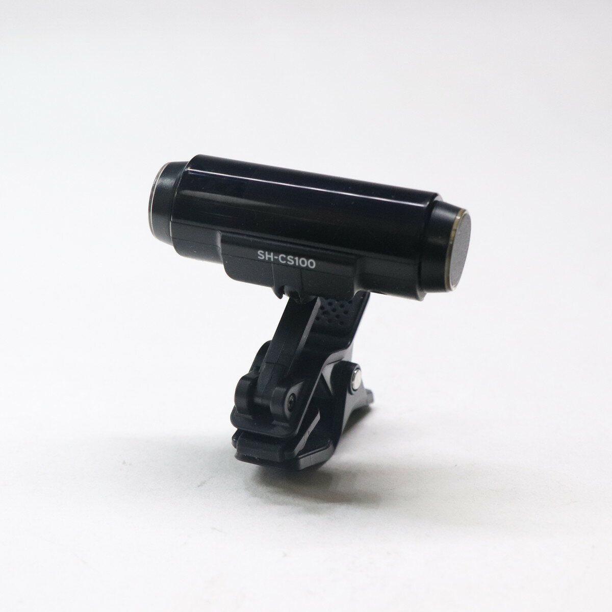 プロ仕様の高精度クリップチューナー、KORG SH-PRO Sledgehammer Pro！ライブやスタジオでも安心して使える、KORGの人気チューナーシリーズ「Sledgehammer」の上位モデルです。±0.1セントの高精度チューニングに対応し、ストロボモードでも安定した測定が可能。3Dビジュアルメーター搭載で視認性も抜群、暗いステージでも一目でチューニング状態を確認できます。軽量・コンパクト設計のためギターやベースに装着しても邪魔にならず、シャトルスイッチで片手操作も可能。キャリブレーション機能やオートパワーオフ、メモリーバックアップなど、便利な機能も充実しています。プロフェッショナルも納得の信頼性と使いやすさを兼ね備えたクリップチューナーです。 ボディがやや加水文化気味です。その他、多少の傷や汚れ等の使用感がありますが、動作に問題ございません。■備考：その他・付属品は画像に写っているもののみとなります。 ※中古品につき、傷・打痕等、写真に写りにくい部分や記載以外の傷があります。予めご了承くださいませ。 ※こちらの商品は現物1点限りを、店頭展示を含め複数のモールに同時掲載しております。 売却に伴う商品情報の削除は迅速を心掛けておりますが、必ずしもリアルタイムではございません。 ご注文後に万一売り切れとなっておりました際は、誠に申し訳ございませんがご容赦くださいませ。 製品仕様 商品ランクB＋：多少傷はあるが通常使用する用途において問題なし保証期間1ヶ月シリアルナンバー015158ケース箱取扱説明書有り