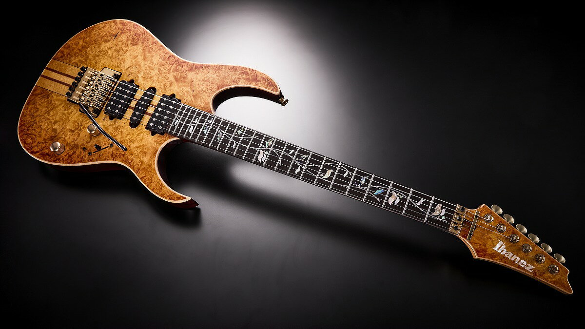 ■ご注文についてご注意 本商品は受注生産となり、商品納期はご予約受付時に確認、ご案内させていただきます。 なお、納期はメーカーの生産状況により前後する可能性もございます。 受注生産商品につき、事前のお支払いお手続きをお願いしており、お手続き完了後のオーダー予約となりますので、代金引換はご利用頂けません。 また商品特性上ご予約完了後のキャンセルはお受け致しかねます。予めご了承くださいませ。 ハンドクラフトのため塗装の仕上げ、および木工加工は一本一本異なります。 商品画像はイメージにつき実際の商品とは異なる場合がございます。 本商品は日本国内のみの販売とさせていただきます。 海外からのご注文には対応しておりません。 Ibanez が”今”時点で考える、材料/スペック/つくり全てが最高な、至高の逸品。 非合理だからこそできた、完璧な精度を求められるスルーネック仕様、限られた熟練の職人しか 再現できない”伝統色” アンバー系・カラー・フィニッシュ など、卓越した技術にスポットライトを当てたモデル。 - 嘗て存在した、現在では限られた熟練の職人にしか出せない、深みがあるヴィンテージライクな色味のアンバー系・ カラー・フィニッシュをボディ&ヘッド表面に採用 - “Super Wizard”シェイプ 5pc メイプル材/パープルハート材・ネック / スルーネック仕様 - エボニー材指板 w/Tree of Life インレイ - バール・メイプル材(4mm)トップ & ブラック・リンバ材ボディ - ジャンボサイズ・ステンレススチール・フレット w/Custom Shop フレット・エッジ・トリートメント - DiMarzio(R) ピックアップ - Lo-Pro Edgeトレモロ・ブリッジ - Gotoh(R) マシンヘッド - マット・ゴールド・カラー・ハードウェア - Gotoh(R) ストラップ・ロックピン - VISIONS 認定証付属 -Neck Type Super Wizard Neck-through 5pc Maple/Purpleheart neck - Body Burl Maple (4mm) top/ Black Limba body - Fretboard Ebony fretboard w/Tree of Life inlay - Fret Jumbo Stainless Steel frets w/ Custom Shop fret edge treatment - Machine heads Gotoh(R) machine heads - Bridge Lo-Pro Edge tremolo bridge - Neck Pickup DiMarzio(R) Air Norton (H) neck pickup - Middle Pickup DiMarzio(R) True Velvet (S) middle pickup - Bridge Pickup DiMarzio(R) The Tone Zone(R) (H) bridge pickup - Controls, Pickup selector 1 Volume, 1 Tone, 5-way lever switch - Hardware Color Matte Gold - String gauge .009/.011/.016/.024/.032/.042 (D'Addario(R) EXL120) - Strap Lock Gotoh(R) Strap lock pins - 付属品 VISIONS 認定証 製品外観につきましては、お客様各個の品質判断基準に拠る製品選定や返品、作り直し等には応じられません。 ご購入頂く際には予めご了承のうえ、ご検討下さいますようお願い申し上げます。