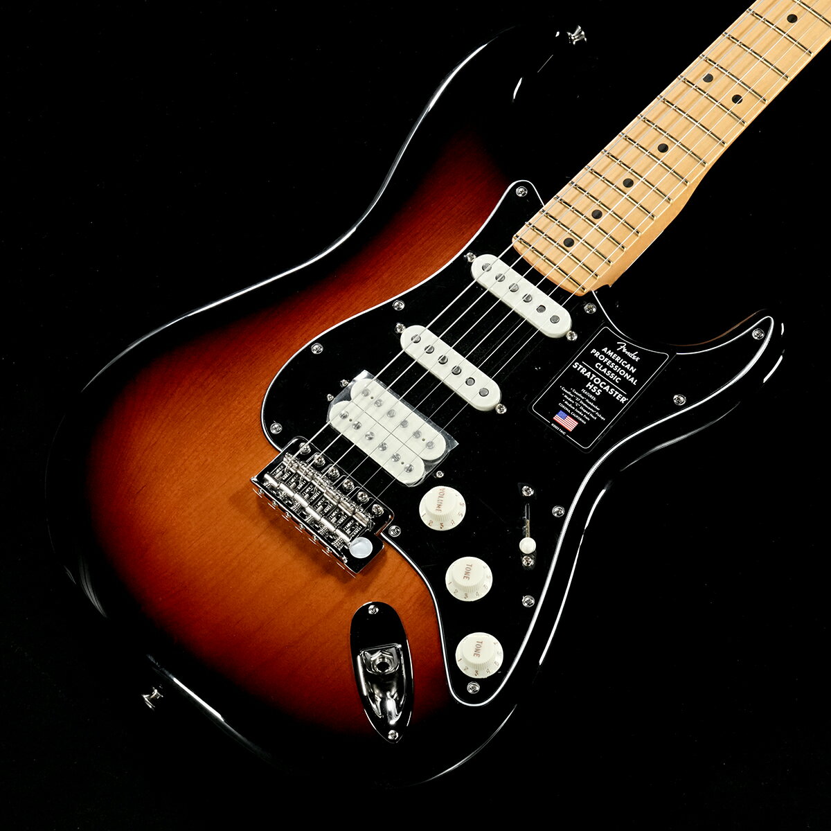 USA製 『American Professional Classic』 登場！ヴィンテージの魅力とモダンなパフォーマンスが完璧に融合した『American Professional Classic』シリーズ！American Professional Classic Stratocaster HSSは、ヴィンテージの魅力とモダンなパフォーマンスが完璧に融合したギターです。ヴィンテージにインスパイアされたCoastline ’57 StratocasterピックアップとCoastlineハムバッカーを搭載し、パンチと煌めきに満ちた、深みのあるトーンを奏でます。洗練されたModern “C”シェイプネックは、快適な演奏性を提供し、Fender Staggered ClassicGearチューナーは、クラシックなルックスと正確なチューニング安定性を両立しています。カスタムフェードのヴィンテージ仕上げや、フェンダーらしいクラシックな塗装をラインナップ。サウンドだけでなく、見た目の美しさにもこだわりました。American Professional Classic Stratocaster HSSは、フェンダー黄金期の魂を受け継ぎながら、現代のプレイヤーのために進化したモデルです。■Features・アルダーボディ・Coastline ’57 StratocasterピックアップとCoastlineハムバッカー・Modern “C”シェイプネック、9.5インチラジアス指板、ミディアムジャンボフレット・ヴィンテージスタイルハードウェアとFender Staggered ClassicGearチューナー・Greasebucket トーン回路搭載・ギグバッグ付属■S/N:US25072338■重量:3.65kg■JANコード:0885978638826■付属品:デラックスギグバッグ、トレモロアーム、調整用レンチ、メーカー保証書 製品仕様 Body Material AlderBody Finish Gloss UrethaneNeck Maple, Modern “C”Neck Finish Satin UrethaneFingerboard Maple, 9.5” &#40;241 mm&#41;Frets 22, JumboPosition Inlays Black DotNut &#40;Material/Width&#41; Synthetic Bone, 1.685” &#40;42.8 mm&#41;Tuning Machines Fender ClassicGear StaggeredScale Length 25.5” &#40;64.77 cm&#41;Bridge 6-Saddle Vintage-Style Synchronized TremoloPickguard 3-Ply BlackPickups Coastline Humbucker &#40;Bridge&#41;, Coastline ‘57 Single-Coil Stratocaster RWRP &#40;Middle&#41;, Coastline ‘57 Single-Coil Stratocaster &#40;Neck&#41;Pickup Switching5-Position Blade Controls Master Volume, Tone 1. &#40;Neck & Middle Pickup&#41;, Tone 2. Greasebucket Tone Circuit&#40;Bridge Pickup&#41;Control Knobs Aged White PlasticHardware Finish Nickel/ChromeStrings Fender USA 250L Nickel Plated Steel &#40;.009-.042 Gauges&#41;, PN 0730250403Case/Gig Bag Included