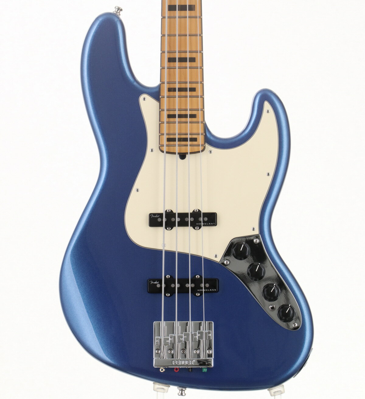FENDER USA　American Ultra Jazz Bassが中古で入荷。 目立つ大きなキズは見られませんが細かい擦り傷副m使用感はございます。こちらの商品は弊社入荷後、弦を新品に張り替えを行い、弊社リペア部門にて各部クリーニング、メンテナンス＆セットアップを行っております。また購入後安心して永くお使い頂ける様、新品同様に1年間の保証をお付けしております。 ※中古品につき、傷・打痕等、写真に写りにくい部分や記載以外の傷があります。予めご了承くださいませ。 ※トラスロッド、フレット残り、弦高等の記載がある場合は当社スタッフがセットアップ時に計測したものであり、 気候、湿度等、環境の違いによる影響等で、変化が起こります。数値は購入時の参考としてご利用いただく事を想定しており、 お手元に届いた際に同数値である事をお約束するものではございません。 ※こちらの商品は現物1点限りを、店頭展示を含め複数のモールに同時掲載しております。 売却に伴う商品情報の削除は迅速を心掛けておりますが、必ずしもリアルタイムではございません。 ご注文後に万一売り切れとなっておりました際は、誠に申し訳ございませんがご容赦くださいませ。 製品仕様 商品ランクB＋：多少傷はあるが通常使用する用途において問題なし保証期間12ヶ月シリアルナンバーUS23072820製造国アメリカケースハードケース付属品レンチ・ロックピン・説明書・認定書重量4.37kgトラスロッド【問題なし】ロッド左右60度まで確認済みにて問題なしフレット残り【問題なし】充分なフレット高さあり弦高低音弦側12フレット上 2.5mm弦高高音弦側12フレット上 2.0mmナット幅38.9mmネック厚1フレット付近20.9mmネック厚12フレット付近22.5mmスケール864mm &#40;34"&#41;RADIUS241mm &#40;9.5"&#41;-356mm &#40;14"&#41;セットアップ時の弦D&#39;Addario EXL165 / .045-.105 setリペア・メンテナンス箇所クリーニング・弦交換・ロッド調整・オクターブ調整・弦高調整