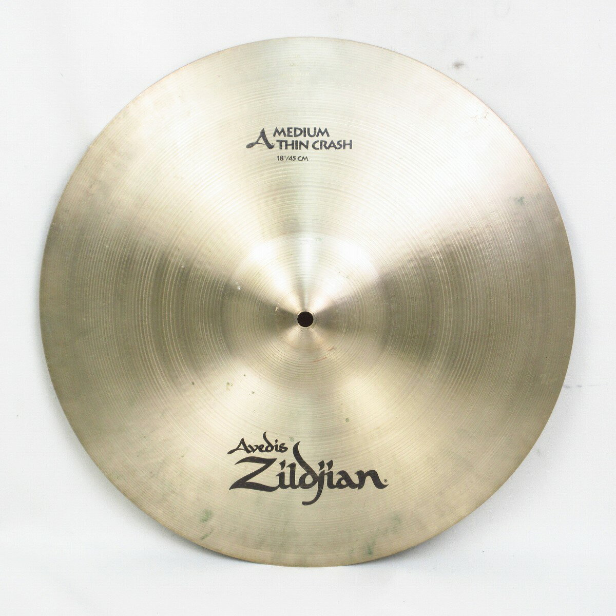 最もポピュラーなシンバルとして音楽の歴史を歩んできたシンバルのスタンダードA ZILDJIANシリーズ。ブライトでタイトなサウンド。 ●重量　1,540g ■中古保証:無し ■商品ランク:B(傷はあるが通常使用する用途において問題なし) ■状態：傷・緑青あり、変形・ワレ無し ■付属品:無し ■シリアルNO.:JB19673-024