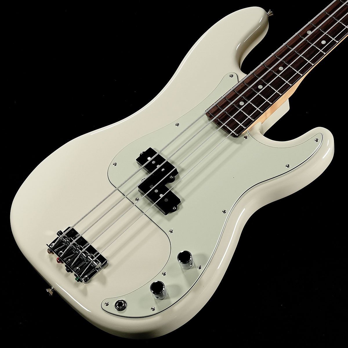 イシバシ限定販売！機材マニアの先輩も納得？！の仕様！ISHIBASHI FSR Hybrid II P-BASS RW OWH W/Seymour Duncan”SPB-1登場！日本製ではありそうで現行ラインナップにない、オリンピック・ホワイト(Olympic White)にミントグリーン・ピックガードの日本製ハイブリッドIIプレシジョン・ベースです。現行のフェンダー日本製ベースでは、 HAMA OKAMOTO PRECISION BASS OWHに使用されるこのカラーは若干黄色みがかったVintage Whiteと真っ白なArctic Whiteの中間色の様なややクリーム色の様な落ちついたホワイトです。American Professional II P-BASSには採用されているカラーです。3-Ply Mint Greenピックガードとの相性も抜群です。21フレット仕様ツバ出しネックエンド、ネック上部からトラスロッド調整可能です。ネック裏にスカンク・ストライプもあるModern "C"シェイプのネックは丸みを帯びた形状で握り込みやすく、サテン仕上げのネック裏は滑りが良く、運指し易いネックです。ベースの心臓部ピックアップにはなんと”Seymour Duncan”SPB-1(Vintage P-Bass)を敢えてロゴ無しカバーで搭載！（さり気なくカスタマイズしている感を演出している所もこだわりポイントです。）”Seymour Duncan”SPB-1(Vintage P-Bass)ピックアップはALNICO 5マグネットにより、ヴィンテージのウォームでアタック音が滑らかなトーンを忠実に再現したピックアップです。Low-MIDに芯のあるサウンドでバンドの中でも埋もれないサウンドです。そしてTONEノブを引っ張ってみて下さい。シリーズ/パラレル切り替えスイッチになっており、音色が劇的に変化します。シリーズのコシのある太くウォームなサウンドから一変しパラレルだとクリアな高域と繊細で表現力のあるサウンド、いわゆるジャズベースのサウンドに近いサウンドに変化致します。トーンによってももちろん変化しパラレルのトーン絞り気味のサウンド等はまさにヴィンテージジャズベースの様なサウンドがお楽しみ頂けます。是非通常の日本製HybridIIと比較して頂いてサウンドの違いを体感して見て下さい。こだわりの詰まった渾身のプレシジョンベース、イシバシ楽器完全限定販売となります。是非お早目にご検討下さい。■S/N:JD25022928■重量:3.79kg■JANコード:0717669977412■付属品:ソフトケース、調整用レンチ、メーカー正規保証書（2年） 製品仕様 ColorOlympic WhiteBodyAlderNeck MapleNeck FinishSatin Urethane Finish on Back, Gloss Urethane Finish on FrontNeck ShapeModern "C"Scale34" &#40;86.36 cm&#41;Fingerboard RosewoodFingerboard Radius9.5" &#40;241 mm&#41;Flet number21Flet SizeNarrow TallNutBoneNut Size &#40;mm&#41;1.650" &#40;42 mm&#41;Position InlayIvory DotsMiddle Pickup SEYMOUR DUNCAN SPB-1ControlMaster Volume, Master Tone with Push-Pull Switch &#40;Series / Parallel&#41;Bridge4-Saddle Vintage-StyleHardware FinishChromeTuning MachineVintage-StylePickguard3-Ply Mint GreenPickup CoverBlackControl KnobKnurled Flat-TopString45-105