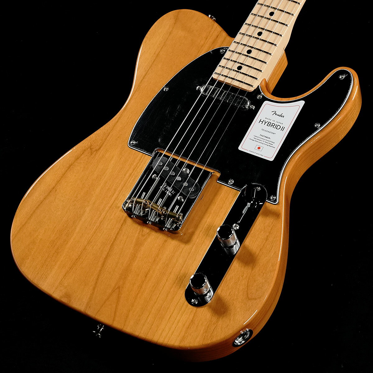 フェンダー日本製『Made in Japan Hybrid II』登場！Made in Japan Hybrid IIは、ヴィンテージなルックスはそのままに、プレイヤーや音楽のジャンルを選ばないオールマイティーなモダンスペックを盛り込んだ、まさに「ハイブリッド」と呼ぶにふさわしいシリーズです。 リズム/リード問わず、どのギタリストやベーシストにもフィットする演奏性と楽器のトーンを兼ね備えた製品を、世界的にファンの多いMadein Japanで実現しました。Hybrid II Telecasterは、定評あるアルダーボディに新設計のHybrid II Custom Voiced Single Coilピックアップを装備し、ヴィンテージスタイルのスランテッドブラスサドル仕様のブリッジを搭載。ヴィンテージロッキングチューナー、サテンフィニッシュのネック、Modern “C”シェイプに9.5インチラジアスの指板とナロートールフレットがスムーズなプレイヤビリティを提供します。■S/N:JD25023709■重量:3.19kg■JANコード:885978544370■付属品:ソフトケース、メーカー保証書 製品仕様 Body Material AlderBody Finish Gloss PolyurethaneNeck Maple, Modern “C”Neck Finish Satin Urethane Finish on Back, Gloss Urethane Finish on FrontFingerboard Maple &#40;241 mm&#41;Frets 22, Narrow TallPosition Inlays Black Dot &#40;Maple&#41;Nut &#40;Material/Width&#41; Bone, 1.650” &#40;42 mm&#41;Tuning Machines Vintage-Style LockingScale Length 25.5” &#40;648 mm&#41;Bridge 3-Saddle Vintage-Style Strings-Through-Body Tele? with Slanted Brass Barrel SaddlesPickguard 3-Ply BlackPickups Hybrid II Custom Voiced Single Coil Telecaster? &#40;Bridge&#41;, Hybrid II Custom Voiced SingleCoil Telecaster &#40;Neck&#41;Pickup Switching 4-Position BladeControls Master Volume, Master ToneControl Knobs Knurled Flat-TopHardware Finish Nickel/ChromeStrings Nickel Plated Steel &#40;.009-.042 Gauges&#41;Case/Gig Bag Gig Bag