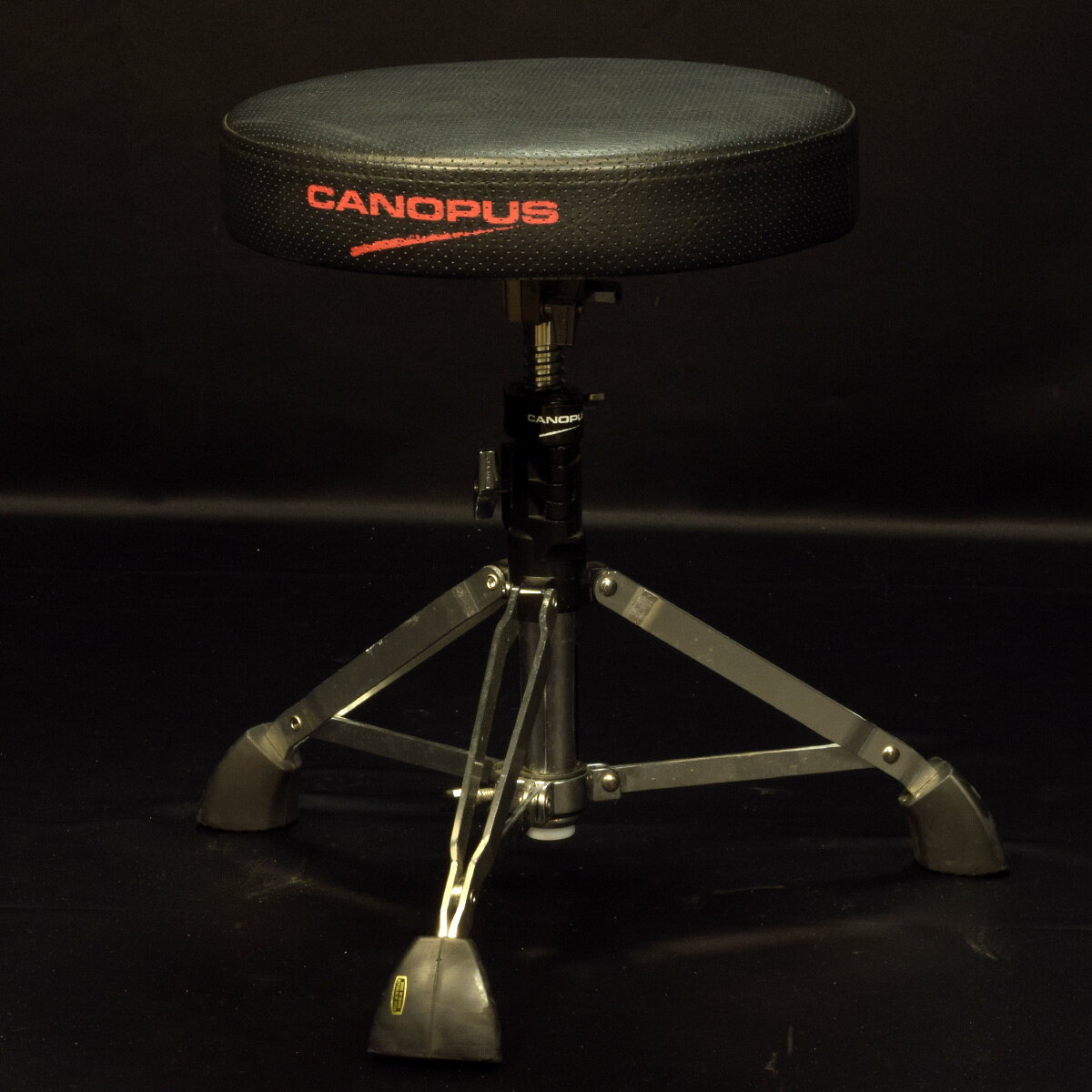 最低地上高=410mm。CDT-1HYの特徴は軽さとコンパクトさ、特筆すべきは最低地上高410mmというセッティングの低さでしょう。低いセッティングを好むユーザー様にお勧めです。キズやクスミなどの使用感がございます。商品ランク:B+ （良品）保証　：　無し付属品　： 本体のみ　 シリアル　：　無し