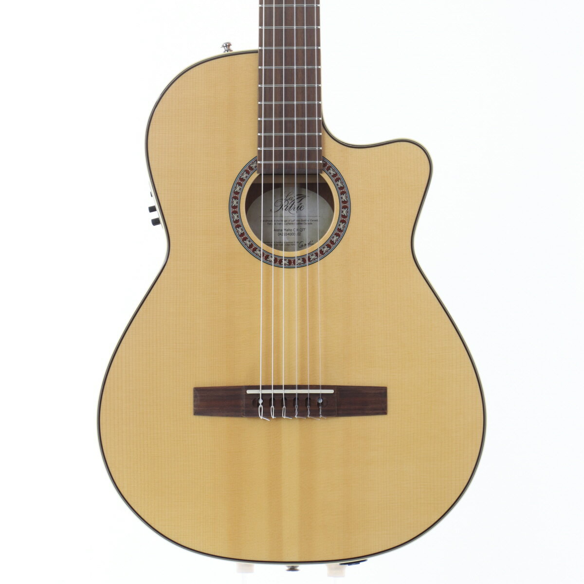 クラシックの温かみとステージ対応力を両立したエレガットGodin Arena Mahogany CW QIT は、クラシックギターの豊かな音色とエレクトリック・アコースティックとしての利便性を兼ね備えたモデルです。トップ材にソリッドスプルース、サイド＆バックにマホガニーを使用することで、温かみのある深い音色を実現。薄めのシンラインボディとカッタウェイにより、高い演奏性を確保しています。オンボードには Godin QIT プリ・アンプとチューナーを搭載しており、ライブや録音でも即戦力として活躍。ナット幅50.8mm、スケール長約651mmという扱いやすいサイズ感で、従来のクラシックギターよりもスムーズな演奏感を提供します。クラシックギターのサウンドを活かしつつ、モダンなステージプレイやアンプ使用も想定したギタリストに最適な1本です。 細かな傷はございますが比較的きれいな状態です。ネックに異常無くプレイコンディション良好です。 商品ランクB＋：多少傷はあるが通常使用する用途において問題なし 保証期間12ヶ月 シリアルナンバー042654000102 製造年- 製造国カナダ ケース純正ソフトケース 付属品- 重量1.73kg トラスロッド【問題なし】ロッド左右60度まで確認済みにて問題なし フレット残り【問題なし】充分なフレット高さあり 弦高低音弦側12フレット上 3.2mm 弦高高音弦側12フレット上 3.0mm ナット幅51.7mm ネック厚1フレット付近21.9mm ネック厚12フレット付近- スケール650mm (25.59") RADIUS508mm (20") セットアップ時の弦MATSUOKA MC1000HT / High Tension 変更箇所- リペア・メンテナンス箇所クリーニング・弦交換・ロッド調整 その他- ※中古品につき、傷・打痕等、写真に写りにくい部分や記載以外の傷があります。予めご了承くださいませ。 ※トラスロッド、フレット残り、弦高等の記載がある場合は当社スタッフがセットアップ時に計測したものであり、 気候、湿度等、環境の違いによる影響等で、変化が起こります。数値は購入時の参考としてご利用いただく事を想定しており、 お手元に届いた際に同数値である事をお約束するものではございません。 ※こちらの商品は現物1点限りを、店頭展示を含め複数のモールに同時掲載しております。 売却に伴う商品情報の削除は迅速を心掛けておりますが、必ずしもリアルタイムではございません。 ご注文後に万一売り切れとなっておりました際は、誠に申し訳ございませんがご容赦くださいませ。