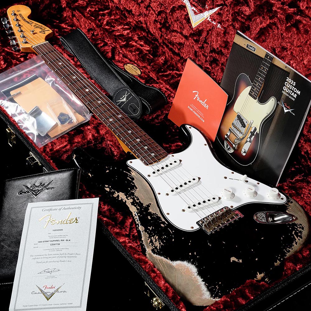 激アツなレリックのタイムマシーンコレクションのモデル!! Fender Custom Shop / Custom Built 1969 Stratocaster Super Heavy Relic Blackが入荷！！ ボディは「Lacquer(ラッカー)」塗装を施した「2-Piece Alder(アルダー)」。ネックは「Lacquer(ラッカー)」塗装の「QTR-Sawn Maple(クォーターソウン・メイプル)」。指板は「Round-Laminate Rosewood(ローズウッド)」。ネックシェイプは「69 U」、指板ラディアス＆フレットは「9.5 ＆ Narrow Tall 6105」。 ピックアップは、「Custom Shop Hand-Wound 69 Single-Coil Strat」を3搭載。コントロールは、“Strat Vintage Mod Wiring #2”となっており、 ブリッジピックアップにもトーンが効きます。 フィニッシュは、ド派手なスーパーヘヴィーレリックで、味わい深い風格のある個体です。 ワイルドな世界観を是非、ご堪能ください!! ※誠に恐れ入りますが、こちらの商品は、イシバシ楽器内の他店舗・移動でのご案内は全て御遠慮させていただきます。お問い合わせはイシバシ楽器渋谷店にお願い申し上げます。※付属品につきましては生産時期等踏まえ予告なく変更される場合がございます。ご了承くださいませ。 イシバシ楽器渋谷店はFender社から認定されているFender Custom Shopの取扱い最高ランクディーラー「SHOW CASE DEALER(ショーケースディーラー)」です。さらに、フェンダーミュージック株式会社のカスタムショップ担当より、スペシャリストの認定と信頼を得たスタッフが在籍。 マスタービルトシリーズやカスタムビルトシリーズ、アーティストシリーズを数多く取扱います。特に他ディーラーを圧倒する当店オーダーの「世界で1本だけのオリジナル」のカスタムモデルは、ヴィンテージスタイルとはまた違った新たなフェンダーギターの可能性を生み出しております。フェンダーカスタムショップ製ギター、ベースをお探しのお客様は、どうぞご利用くださいませ。 ■付属品：認定証、ハードケース、トレモロアーム、正規保証2年 ■シリアルナンバー：CZ587736 ■重量：3.52kg ■JAN：0197955174570 [製品仕様] Body | 2-Piece Alder Neck | QTR-Sawn Maple Fingerboard | Round-Laminate AAA Rosewood Neck Back-Shape | 69"U" Radius | 9.5 Frets | 21, Narrow Tall 6105 Pickup | Custom Shop Hand-Wound 69 Single-Coil Strat Bridge | American Vintage Strat Tuners | Schaller F Key Nut | Bone String Guide | American Vintage 65 ※複数のモールに掲載されているため、売却に伴う商品情報の削除は迅速を心掛けておりますが 必ずしもリアルタイムではございませんので、ご注文後に万一売り切れとなっておりました際は誠に申し訳ございませんがご容赦くださいませ。