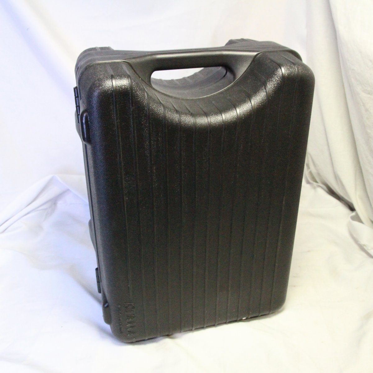 旧モデルのアイアンコブラ ツインペダル用のハードケースです。 傷やよごれ等はございますが、通常使用には問題ございません。 ■商品ランク:B+:多少傷はあるが通常使用する用途において問題なし ■中古保証:無し