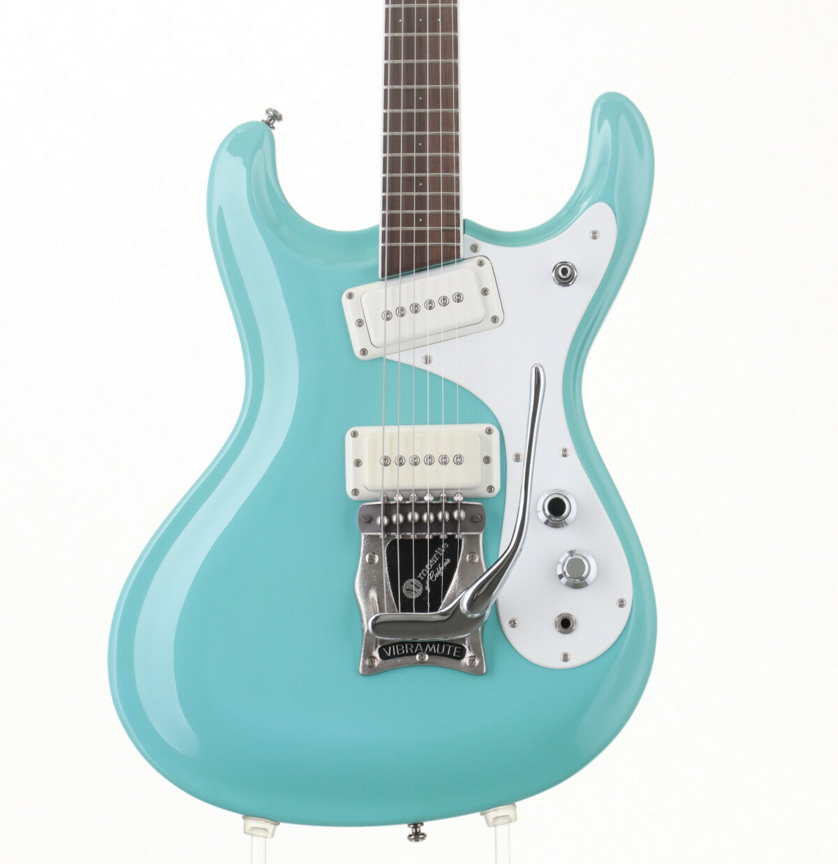 ※画像に映っている商品が付属品含め全てとなります。※出荷前の最終チェック時に問題があった場合は別途ご案内致します。※トラスロッド・フレット残り・弦高などは弊社リペアセンターにてセットアップ・調整時でのセッティング数値でございます。※こちらの商品は現物1点限りでございます。複数のモールに掲載されているため、売却に伴う商品情報の削除は迅速を心掛けておりますが必ずしもリアルタイムではございませんので、ご注文後に万一売り切れとなっておりました際は誠に申し訳ございませんがご容赦くださいませ。 製品仕様 商品ランクA：美品 保証期間12ヶ月 シリアルナンバー- 製造年- 製造国日本 ケース純正ハードケース 付属品レンチ、シールド 重量3.53kg トラスロッド【注意点あり】ロッド限界にて現状ネックに問題なし フレット残り【注意点あり】まだ切削に耐えるがフレット低め 弦高低音弦側12フレット上 2.0mm 弦高高音弦側12フレット上 1.5mm ナット幅40.0mm ネック厚1フレット付近20.0mm ネック厚12フレット付近20.0mm スケール約635mm (25") RADIUS305mm (12") セットアップ時の弦ERNIE BALL 2223 / .009-.042 set 変更箇所無し リペア・メンテナンス箇所クリーニング・弦交換・ロッド調整・オクターブ調整・弦高調整 外観ボディ全体的にやや色焼けが見られますが、目立つキズなく綺麗な状態です。 ※中古品につき、傷・打痕等、写真に写りにくい部分や記載以外の傷があります。予めご了承くださいませ。 ※トラスロッド、フレット残り、弦高等の記載がある場合は当社スタッフがセットアップ時に計測したものであり、 気候、湿度等、環境の違いによる影響等で、変化が起こります。数値は購入時の参考としてご利用いただく事を想定しており、 お手元に届いた際に同数値である事をお約束するものではございません。 ※こちらの商品は現物1点限りを、店頭展示を含め複数のモールに同時掲載しております。 売却に伴う商品情報の削除は迅速を心掛けておりますが、必ずしもリアルタイムではございません。 ご注文後に万一売り切れとなっておりました際は、誠に申し訳ございませんがご容赦くださいませ。