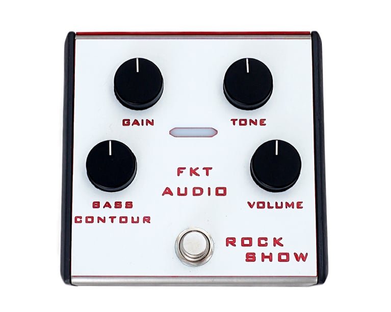 あらゆるセットアップに対応 イタリアのMeridian Guitars ( メリディアンギターズ ) で「Funk-U-Lator」を製作したスタッフが立ち上げたエフェクターブランド。ハンドメイドのギター/ベース用ペダルは、シンプルでわかりやすく実用性を重視したユーザー視点のアイテムとなっており、製作者のこだわりが感じられます。 Rock Showはビンテージ オーバードライブの雰囲気を醸し出すため、ロックやブルースに適していますが、幅広いトーンにより、オルタナティブなジャンルにも適した、よりアグレッシブなサウンドも得られます。 クラシックなオーバードライブコントロールに加え、「Bass Contour」を搭載。エフェクトの低域レスポンスを微調整できます。この斬新な機能により、ペダルはあらゆるセットアップに対応します。 低域の微調整はイコライザーではなく、楽器のオリジナル信号から構築されたフィルターと歪んだ信号をミックスすることで実現します。その結果、6dBの低域エクスカージョンを調整できる、完璧にブレンドされたサウンドが得られます。 ■特長 〇暖かく明瞭なサウンド 〇ヴィンテージロックオーバードライブ 〇幅広いトーン 〇ベースコンター設定 ■Controls Gain：ミディアムゲインまでのゲインコントロール Tone：Passive filter Volume：Master volume (-∞/ +6Db) Bass Contour：Low frequency enhancer (-6dB to +6dB) ■Rear Panel Connections Input：Jack (Mono) Output：Jack (Mono) DC Adaptor：Jack (9V DC) 電源：9VDC（センターマイナス） 消費電流：6mA Switch：Buffer bypass Enclosure：Stainless steel 304 Weight：400gr Wood Sides：Okoume black Size：110x110x42mm ※画像はサンプルです。