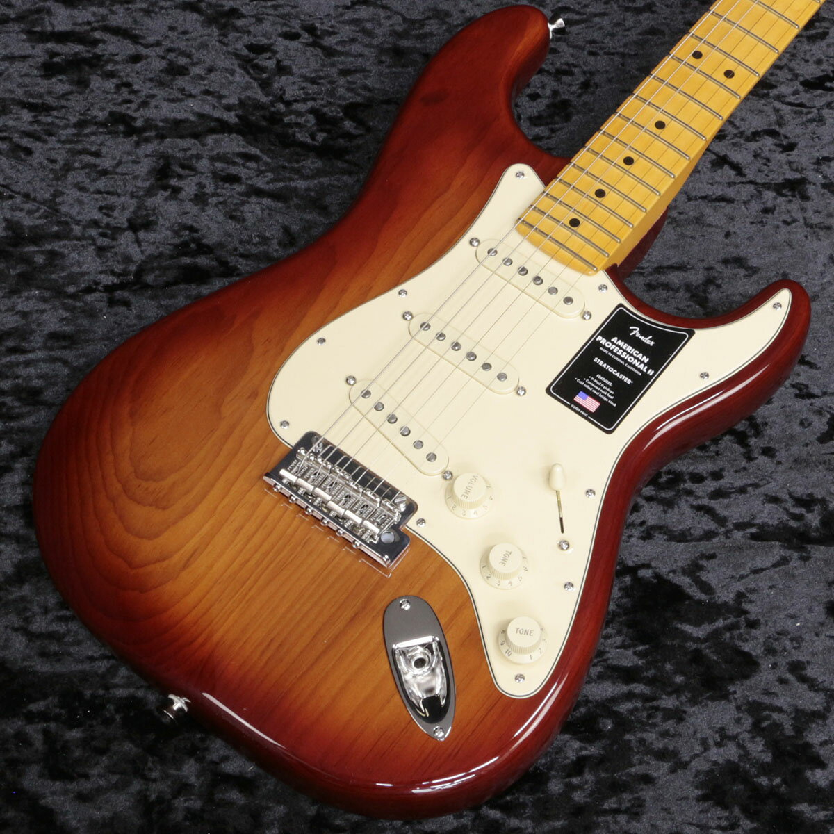 American Professional II Stratocasterは、60年以上に渡る革新、インスピレーション、進化を経て、現代のプレイヤーの要求に応えます。高い人気を誇るDeep Cシェイプネックは、丁寧にエッジがロールオフされ、至高の演奏体験を約束する"Super-Natural"サテン仕上げが施されています。また新たに設計されたネックヒールを採用し、快適なフィーリングとハイポジションへの容易なアクセスを実現しました。新しいV-Mod II Stratocaster Single-Coilピックアップは、ベルのような輝きとウォームさを両立し、これまで以上に繊細で魅力的なサウンドを実現しています。コールドロールド(冷間圧延成型式)スチールブロックを採用した2点支持トレモロは、サスティン、明瞭度、ハイエンドの煌びやかさを向上させています。American Professional II Stratocasterの手に馴染む感覚とサウンドの多様性は、手に取り、耳にした瞬間、すぐにお分かりいただけることでしょう。プロの楽器の新たなスタンダードとなるような幅広い改良が、American Professional IIシリーズには詰め込まれています。主な仕様Body Material :Roasted PineBody Finish :Gloss UrethaneControl :Aged White PlasticFingerboard :MapleHardware Finish :Nickel/ChromeNeck Finish :“Super-Natural” Satin Urethane Finish on Back of Neck with Gloss Urethane Headstock FacePickguard :3-Ply Aged WhitePosition Inlays :Black DotNeck :MapleNeck Shape :Deep "C"Scale :25.5" (648 mm)Fingerboard Radius :9.5" (241 mm)Frets :22Frets Size :Narrow TallNut :BoneNut Width :1.685" (42.8 mm)Bridge Pickup :V-Mod II Single-Coil StratMiddle Pickup :V-Mod II Single-Coil StratNeck Pickups :V-Mod II Single-Coil StratControls :Master Volume, Tone 1. (Neck/Middle Pickups), Tone 2. (Bridge Pickup)Pickup Switching :5-Position Blade: Position 1. Bridge Pickup Position 2. Bridge and Middle Pickup Position 3. Middle Pickup Position 4. Middle and Neck Pickup Position 5. Neck PickupBridge :2-Point Synchronized Tremolo with Bent Steel Saddles, Pop-In Tremolo Arm and Cold-Rolled Steel BlockTuning Machines :Fender Standard Cast/Sealed StaggeredStrings :Fender USA 250L Nickel Plated Steel (.009-.042 Gauges), PN 0730250403Case/Gig Bag :Deluxe Molded Case (Included)■付属品:トレモロアーム、レンチ、ハードケース、メーカー正規保証書■商品コード:0885978577651■重量:3.38kg ※こちらの商品は現物1点限りを、店頭展示を含め複数のモールに同時掲載しております。 売却に伴う商品情報の削除は迅速を心掛けておりますが、必ずしもリアルタイムではございません。 ご注文後に万一売り切れとなっておりました際は、誠に申し訳ございませんがご容赦くださいませ。
