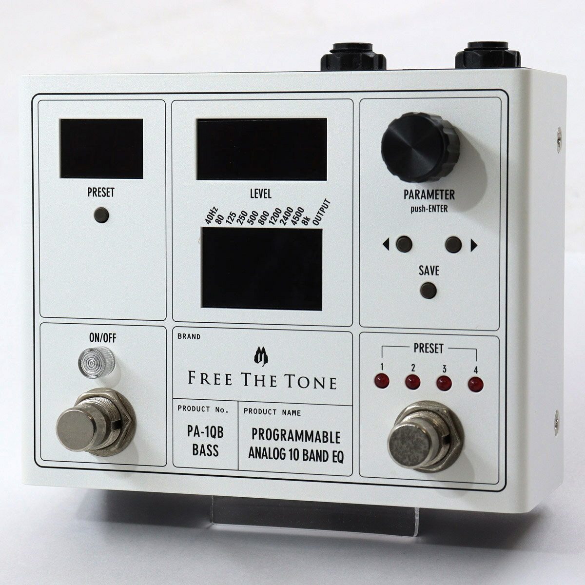 アナログの豊かなサウンドをデジタルの高い操作性でコントロール!ベース用イコライザー”PA-1QB” !PA-1QB(ベース用)は、FREE THE TONEがAMBI SPACEやTRI AVATARの開発で培ったデジタル技術とアナログ技術の融合を、更に推し進めた画期的な製品です。一見するとデジタルのイコライザーエフェクターに見えますが、このPA-1QBは、「アナログ・イコライザー」です。ギター、ベースの信号が通るイコライザー回路(入出力部も含む)は全てアナログ回路で構成されており、ギター、ベースの持つ豊かな音色はアナログ信号のまま処理をします。昔ながらのスライドボリュームが付いたグラフィック・イコライザーと同じ信号処理方法です。そのままでは普通のアナログ・エフェクターですが、PA-1QBのパラメーターコントロール部はデジタル回路になっており、各種パラメータの状態をデジタルで正確に記憶・処理します。これにより、アナログ・エフェクターでありながら、プリセットやMIDIでのリアルタイムコントロールを可能にした画期的な製品が完成しました。アナログの持つ豊かなサウンド、デジタルの持つ高い操作性、この二つを高次元で融合させたエフェクターが、PA-1QBです。その最新鋭のサウンドと操作性をぜひ体感してください。 製品仕様 商品ランクB+:多少傷はあるが通常使用する用途において問題なし 保証期間12ヶ月 シリアルナンバー 重量- サイズ- 製造年- 製造国 ケース 取扱説明書 電源 付属品箱、取扱説明書 ※中古品につき、傷・打痕等、写真に写りにくい部分や記載以外の傷があります。予めご了承くださいませ。 ※こちらの商品は現物1点限りを、店頭展示を含め複数のモールに同時掲載しております。 売却に伴う商品情報の削除は迅速を心掛けておりますが、必ずしもリアルタイムではございません。 ご注文後に万一売り切れとなっておりました際は、誠に申し訳ございませんがご容赦くださいませ。
