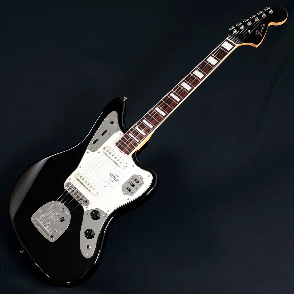 【イシバシ楽器池袋店限定キャンペーン】 新品Fenderエレキギター対象製品（SQUIERブランド及びアコースティックを除く）をお求めいただくと、 『Elixir / NANOWEB with ANTI-RUST #12002 Super Light 09-42』x 3セットがついてくる！ キャンペーンの対象となる商品はこちらのバナーが目印です。 ※数量限定のため、キャンペーンは予告無く終了する場合がございます。 ---------------------------------- 大人気！日本製トラディッショナルシリーズ、マッチングヘッド、ネックバインディング、ブロックインレイのLate 60sジャガー登場！ フェンダーの伝統的な楽器製作の美学と日本の洗練されたクラフトマンシップを融合することで導き出されたMade in Japan Traditionalシリーズ。 フェンダーの正統なDNAが、確かなMade in Japanクオリティで蘇ります。 Made in Japan Traditional Late ‘60s Jaguarはグロスフィニッシュのバスウッドボディに、ヴィンテージスタイルの22フレットを採用し、9.5インチラジアスの”U” シェイプメイプルネックがTraditionalシリーズならではのクラシカル な演奏製を提供します。 フローティングトレモロテイルピース付きの6サドル式ヴィンテージスタイルブリッジ、そしてTraditionalシリーズのために選定されたオリジナルピックアップはリアルで音楽的なヴィンテージトーンを奏でます。 本製品は、60年代の後期から採用されていた、ネックにバインディングが施されブロックのポジションインレイを採用した製品のリイシューです。 堅実なギタークラフトマンシップと、プレイヤーのニーズに柔軟に対応する答えが、本シリーズに反映されています。 付属品：ソフトケース、トレモロアーム、調整用レンチ、メーカー保証書 製品仕様 Body MaterialBasswoodBody FinishGloss PolyesterNeckMaple, “U” ShapeNeck FinishGloss UrethaneFingerboardRosewood, 9.5” (241 mm)Frets22, VintagePosition InlaysWhite Pearloid BlockNut (Material/Width)Bone, 1.578” (40 mm)Tuning MachinesFender Vintage “F” StampedScale Length24” (610 mm)Bridge6-Saddle Vintage-Style Adjustable with “Floating” Tremolo TailpiecePickguard3-Ply ParchmentPickupsVintage-Style Single-Coil Jaguar (Bridge), Vintage-Style Single-Coil Jaguar(Neck)Pickup Switching2-On/Off Slide Switches, One for Each PickupControlsLead Circuit Controls (Slide Switch Down)Control KnobsBlack PlasticHardware FinishNickel/ChromeStringsNickel Plated Steel (.009-.042 Gauges)Case/Gig BagIncluded