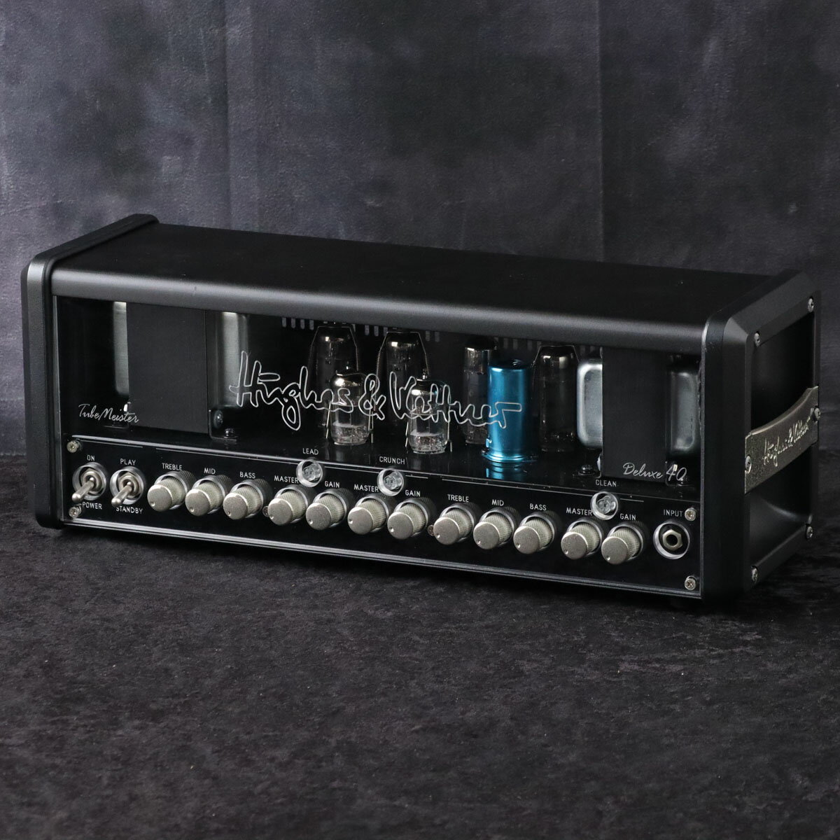 HUGHES&KETTNER / HUK-TM40DX/H TubeMeister Deluxe 40 Headが中古で入荷。世界中で大ヒットとなったヒュース&ケトナーの人気シリーズ“チューブマイスター。擦れや傷、くすみ含め使用感はございます。■商品ランク:B■保証:無し■シリアルナンバー:B01-1619-80142510■ケース:ソフトカバー■説明書:無し■他付属品:電源コード・フットスイッチ■備考:その他付属品は画像に写っているもののみとなります。-----------------------------▼必ずお読み下さい※こちらの商品は現物1点限りでございます。※店頭及び、複数のモールに掲載されているため、販売状況・在庫状況にはタイムラグがあり、リアルタイムではございません。その為、ご注文時に既に売却済となっている可能性がございます。誠に申し訳ございませんが、予めご了承下さいませ。 製品仕様 商品ランクB:かなり、傷&使用感はあるが、通常使用する用途において問題なし シリアルナンバー 重量- サイズ- 製造年- 製造国 ケース 取扱説明書 電源 付属品- ※中古品につき、傷・打痕等、写真に写りにくい部分や記載以外の傷があります。予めご了承くださいませ。 ※こちらの商品は現物1点限りを、店頭展示を含め複数のモールに同時掲載しております。 売却に伴う商品情報の削除は迅速を心掛けておりますが、必ずしもリアルタイムではございません。 ご注文後に万一売り切れとなっておりました際は、誠に申し訳ございませんがご容赦くださいませ。