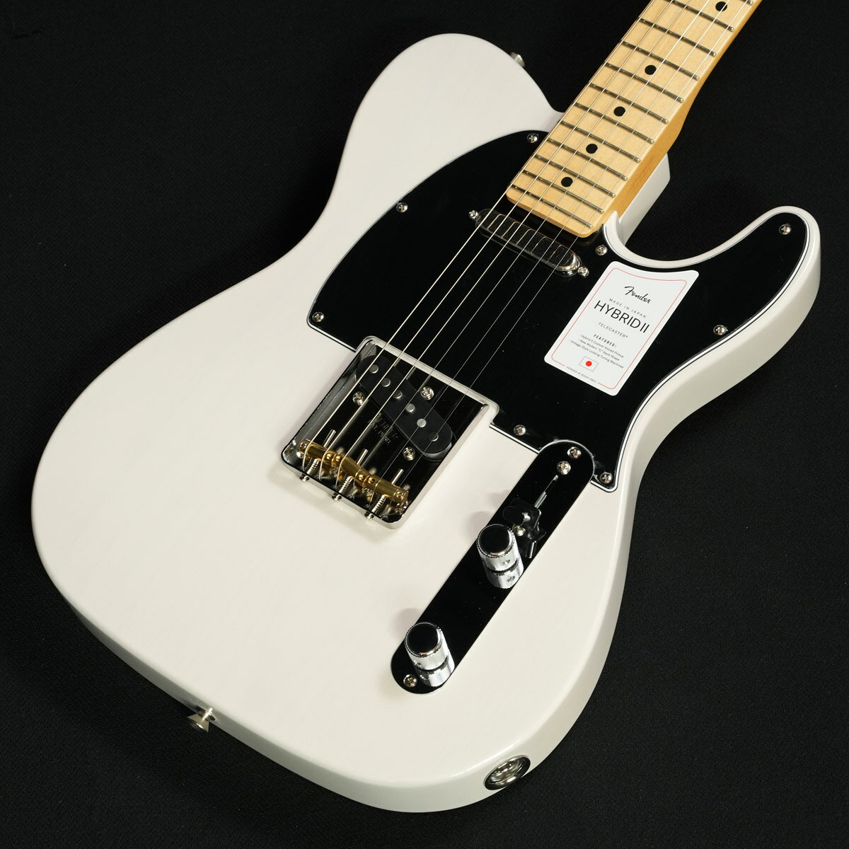 日本製『Made in Japan Hybrid II』登場 Made in Japan Hybrid IIは、ヴィンテージなルックスはそのままに、プレイヤーや音楽のジャンルを選ばないオールマイティーなモダンスペックを盛り込んだ、まさに「ハイブリッド」と呼ぶにふさわしいシリーズです。 リズム/リード問わず、どのギタリストやベーシストにもフィットする演奏性と楽器のトーンを兼ね備えた製品を、世界的にファンの多いMade in Japanで実現しました。 Hybrid II Telecasterは、定評あるアルダーボディに新設計のHybrid II Custom Voiced Single Coilピックアップを装備し、ヴィンテージスタイルのスランテッドブラスサドル仕様のブリッジを搭載。 ヴィンテージロッキングチューナー、サテンフィニッシュのネック、Modern ""C""シェイプに9.5インチラジアスの指板とナロートールフレットがスムーズなプレイヤビリティを提供します。 主な仕様 Body Material: Alder Body Finish: Gloss Polyurethane Neck: Maple, Modern ""C"" Neck Finish: Satin Urethane Finish on Back, Gloss Urethane Finish on Front Fingerboard: Maple, 9.5” (241 mm) Frets: 22, Narrow Tall Position Inlays: Black Dot Nut Material/Width: Bone, 1.650"" (42 mm) Tuning Machines: Vintage-Style Locking Scale Length: 25.5” (648 mm) Bridge: 3-Saddle Vintage-Style Strings-Through-Body Tele with Slanted Brass Barrel Saddles Pickguard: 3-Ply Black Pickups: Hybrid II Custom Voiced Single Coil Telecaster (Bridge), Hybrid II Custom Voiced Single Coil Telecaster (Neck) Pickup Switching: 4-Position Blade: Position 1. Bridge Pickup, Position 2. Bridge and Neck Pickups (In Parallel), Position 3. Neck Pickup, Position 4. Neck and Bridge Pickups (In Series) Controls: Master Volume, Master Tone Control Knobs: Knurled Flat-Top Hardware Finish: Nickel/Chrome Strings: Nickel Plated Steel (.009-.042 Gauges) ■ シリアル : JD26013113 ■ 重量 : 3.29kg ■ JAN : 0885978544363 ■ 付属品:ソフトケース、調整用レンチ、メーカー保証書 複数のサイトに掲載しておりますため、他のサイトにて既にご販売済みである場合もございます。 売却に伴う商品情報の削除は迅速を心掛けておりますが、ご注文後に万一売り切れとなっておりました際は誠に申し訳ございませんがご容赦くださいませ。