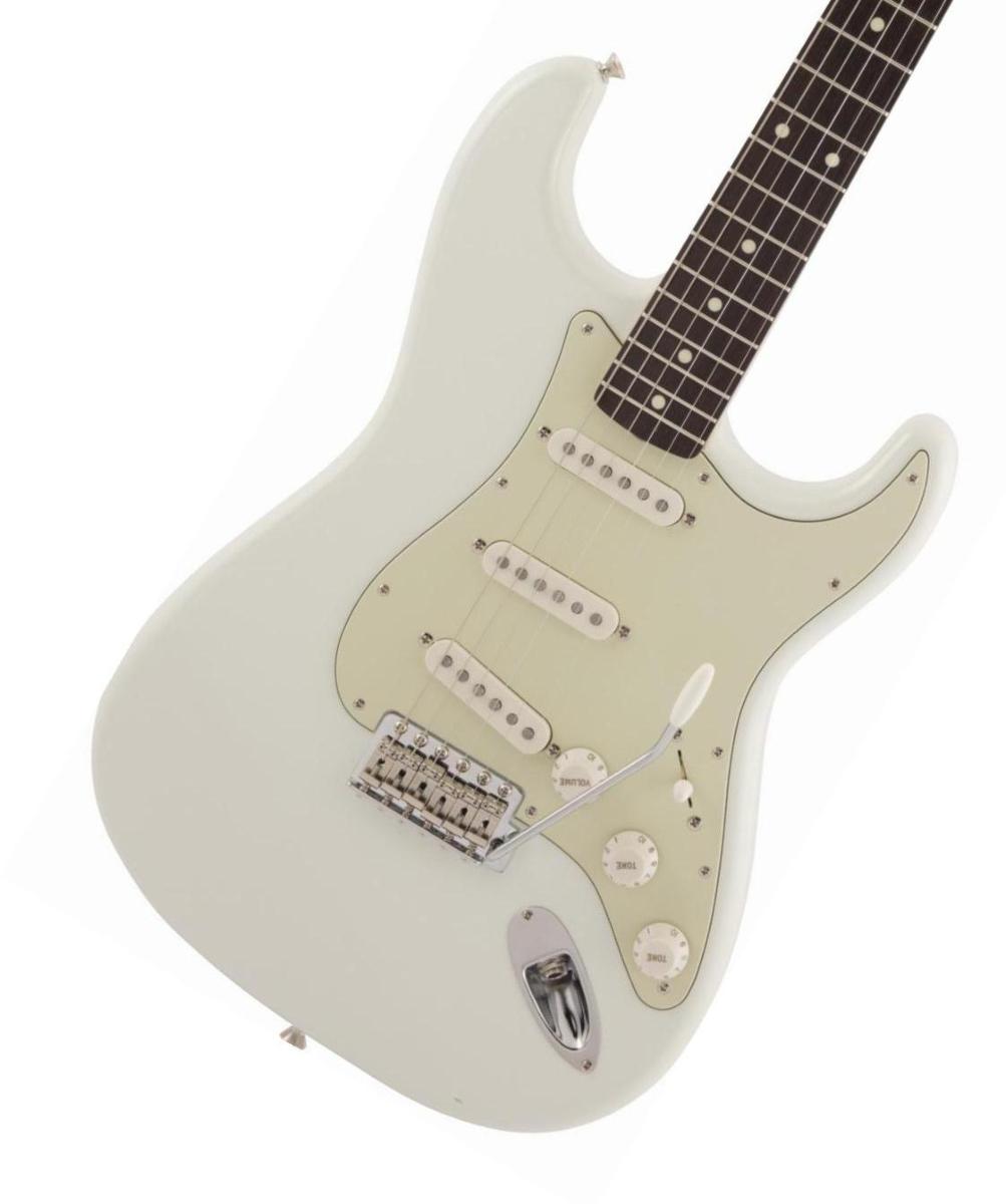 日本製フェンダーの大人気シリーズ『Made in Japan Traditional』がリニューアルして登場！ 60s Stratocaster フェンダーの伝統的な楽器製作の美学と日本の洗練されたクラフトマンシップを融合することで導き出されたMade in Japan Traditionalシリーズ。フェンダーの正統なDNAが、確かなMade in Japanクオリティで蘇ります。Made in Japan Traditional 60s Stratocasterはグロスフィニッシュのバスウッドボディを採用。21本のヴィンテージスタイルフレットを装備した9.5インチラジアスの”U” シェイプメイプルネックがTraditionalシリーズならではのクラシカルな演奏性を提供します。6サドル式ヴィンテージスタイルSynchronized Tremoloブリッジ、そしてTraditionalシリーズのために選定されたオリジナルピックアップはリアルで音楽的なヴィンテージトーンを奏でます。細めに設計されたナット幅は日本のプレイヤーにも弾きやすい仕様となっています。堅実なギタークラフトマンシップと、プレイヤーのニーズに柔軟に対応する答えが、本シリーズに反映されています。主な仕様ボディ Basswoodボディフィニッシュ Gloss Polyesterコントロールノブ Eggshellフィンガーボード Rosewoodハードウェアフィニッシュ Nickel/Chromeネックフィニッシュ Gloss Urethaneピックガード 3-Ply Mint Greenポジションインレイ White Dotボディシェイプ Stratocasterネック Mapleネックシェイプ "U" Shapeスケール 25.5" (648 mm)フィンガーボードラジアス 9.5" (241 mm)フレットナンバー 21フレットサイズ Vintageナット Boneナット幅 1.615" (41.02 mm)ブリッジピックアップ Vintage-Style Single-Coil Stratミドルピックアップ Vintage-Style Single-Coil Stratネックピックアップ Vintage-Style Single-Coil Stratコントロール Master Volume, Tone 1. (Neck Pickup), Tone 2. (Middle Pickup)ピックアップスイッチ 5-Position Blade: Position 1. Bridge Pickup, Position 2. Bridge and Middle Pickup, Position 3. Middle Pickup, Position 4. Middle and Neck Pickup, Position 5. Neck Pickupピックアップコンフィギュレーション SSSブリッジ 6-Saddle Vintage-Style Synchronized Tremoloチューニングマシーン Chrome Die-Castストリング Nickel Plated Steel (.009-.042 Gauges)ケース/ギグバッグ Gig Bag■付属品：ソフトケース、メーカー保証書、トレモロアーム■保証:2年※画像はサンプルです。複数のモールに掲載されているため、売却に伴う商品情報の削除は迅速を心掛けておりますが必ずしもリアルタイムではございませんので、ご注文後に万一売り切れとなっておりました際は誠に申し訳ございませんがご容赦くださいませ。