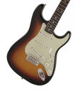 日本製フェンダーの大人気シリーズ『Made in Japan Traditional』がリニューアルして登場！ 60s Stratocaster フェンダーの伝統的な楽器製作の美学と日本の洗練されたクラフトマンシップを融合することで導き出されたMade in Japan Traditionalシリーズ。フェンダーの正統なDNAが、確かなMade in Japanクオリティで蘇ります。 Made in Japan Traditional 60s Stratocasterはグロスフィニッシュのバスウッドボディを採用。21本のヴィンテージスタイルフレットを装備した9.5インチラジアスの”U” シェイプメイプルネックがTraditionalシリーズならではのクラシカルな演奏製を提供します。6サドル式ヴィンテージスタイルSynchronized Tremoloブリッジ、そしてTraditionalシリーズのために選定されたオリジナルピックアップはリアルで音楽的なヴィンテージトーンを奏でます。細めに設計されたナット幅は日本のプレイヤーにも弾きやすい仕様となっています。堅実なギタークラフトマンシップと、プレイヤーのニーズに柔軟に対応する答えが、本シリーズに反映されています。 主な仕様 ボディBasswoodボディフィニッシュGloss PolyesterコントロールノブEggshellフィンガーボードRosewoodハードウェアフィニッシュNickel/ChromeネックフィニッシュGloss Urethaneピックガード3-Ply Mint GreenポジションインレイWhite DotボディシェイプStratocasterネックMapleネックシェイプ"U" Shapeスケール25.5" (648 mm)フィンガーボードラジアス9.5" (241 mm)フレットナンバー21フレットサイズVintageナットBoneナット幅1.615" (41.02 mm)ブリッジピックアップVintage-Style Single-Coil StratミドルピックアップVintage-Style Single-Coil StratネックピックアップVintage-Style Single-Coil StratコントロールMaster Volume, Tone 1. (Neck Pickup), Tone 2. (Middle Pickup)ピックアップスイッチ5-Position Blade: Position 1. Bridge Pickup, Position 2. Bridge and Middle Pickup, Position 3. Middle Pickup, Position 4. Middle and Neck Pickup, Position 5. Neck PickupピックアップコンフィギュレーションSSSブリッジ6-Saddle Vintage-Style Synchronized TremoloチューニングマシーンChrome Die-CastストリングNickel Plated Steel (.009-.042 Gauges)ケース/ギグバッグGig Bag ■付属品：ソフトケース、メーカー保証書、トレモロアーム ■保証:2年