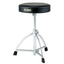 HT25 Standard Drum Throne ●エントリークラスとしては大型の13インチ（およそ約33cm）径のラウンドシート（丸座）を使用するスタンダードモデル。 ●リーズナブルなプライスながら三脚部には安定性に優れたダブルステー構造を採用しています。 ●さらに、シートホルダー内に装備されたナイロンブッシュにより、三脚部のパイプを面で固定することでプレイ中の横ブレやグラつきに強い、高い安定性を実現しています。 ●上段パイプにあるキーロックは、演奏中に高さが下がるトラブルを防ぎます。付属のドラムキーを使って、しっかりと締めて固定してください。 【スポットモデル】 TAMA「IMPERIALSTAR」シリーズのアコースティック・ドラムセットで使用しているドラムイスの単品販売です。 商品スペック ◎ シート形状: 丸座 / 直径330mm ◎ シート厚み: 60mm厚 ◎ シート天面: PVC ◎ パイプ径: 28.6mm-22.2mm ◎ 高さ調節: パイプロッド式 *要キーロック使用 ◎ 高さ調整範囲: 410mm〜610mm ◎ 重量: 3.2kg ◎ 付属品: ドラムキー 留意事項 ※組み立てと高さ調節方法は商品ページの画像を参考にしてください。 ※TAMA 1ST CHAIR バックレスト・ユニット (背もたれ）HTB5 / HTB5B を取り付けることはできません。 ※高さが決まったら必ず上段パイプと三脚のジョイント部にキーロックをあててしっかり固定してください。キーロックを使わなかったり角頭ボルトの締め付けが緩いと使用中にシートが下がるトラブルの原因になりますのでご注意ください。 ※スポットモデルとは、レギュラーモデルのように継続して生産・販売する商品ではなく、販売期間や生産台数、出荷台数などを限定して販売する商品です。 ※ドラムイスはメーカー保証の対象外商品です。