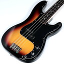 イシバシ楽器限定販売。3カラーサンバーストに黒PGのプレベ！ 現行の日本製70s Precision Bassは真っ白なArctic Whiteカラーのみですが、3カラーサンバーストが限定で登場！3Ply黒ピックガードとのマッチングも抜群です。 フェンダーの伝統的な楽器製作の美学と日本の洗練されたクラフトマンシップを融合することで導き出されたMade in Japan Traditionalシリーズ。フェンダーの正統なDNAが、確かなMade in Japanクオリティで蘇ります。 Made in Japan Traditional 70s Precision Bassはグロスフィニッシュのバスウッドボディを採用。 20本のヴィンテージスタイルフレットを装備した9.5インチラジアスの”U”シェイプメイプルネックがTraditionalシリーズならではのクラシカルな演奏製を提供します。 4サドル式ヴィンテージスタイルブリッジ、そしてTraditionalシリーズのために選定されたオリジナルピックアップはリアルで音楽的なヴィンテージトーンを奏でます。 細めに設計されたナット幅は日本のプレイヤーにも弾きやすい仕様となっています。 堅実なギタークラフトマンシップと、プレイヤーのニーズに柔軟に対応する答えが、本シリーズに反映されています。 付属品：ソフトケース ※画像はサンプルです。 製品仕様 Body Material BasswoodBody Finish Gloss PolyesterNeck Maple, “U” ShapeNeck Finish Gloss UrethaneFingerboard Rosewood, 9.5” &#40;241 mm&#41;Frets 20, VintagePosition Inlays Pearl Dot &#40;Rosewood&#41;Nut &#40;Material/Width&#41; Bone, 1.578” &#40;40 mm&#41;Tuning Machines Vintage-StyleScale Length 34” &#40;86.36 cm&#41;Bridge 4-Saddle Vintage-StylePickguard 3-Ply BlackPickups &#40;Bridge&#41;, Vintage-Style Split Single-Coil Precision BassPickup Switching NoneControls Master Volume, Master ToneControl Knobs Knurled Flat-TopHardware Finish Nickel/ChromeStrings Nickel Plated Steel &#40;.045-.105 Gauges&#41;Case/Gig Bag Gig Bag