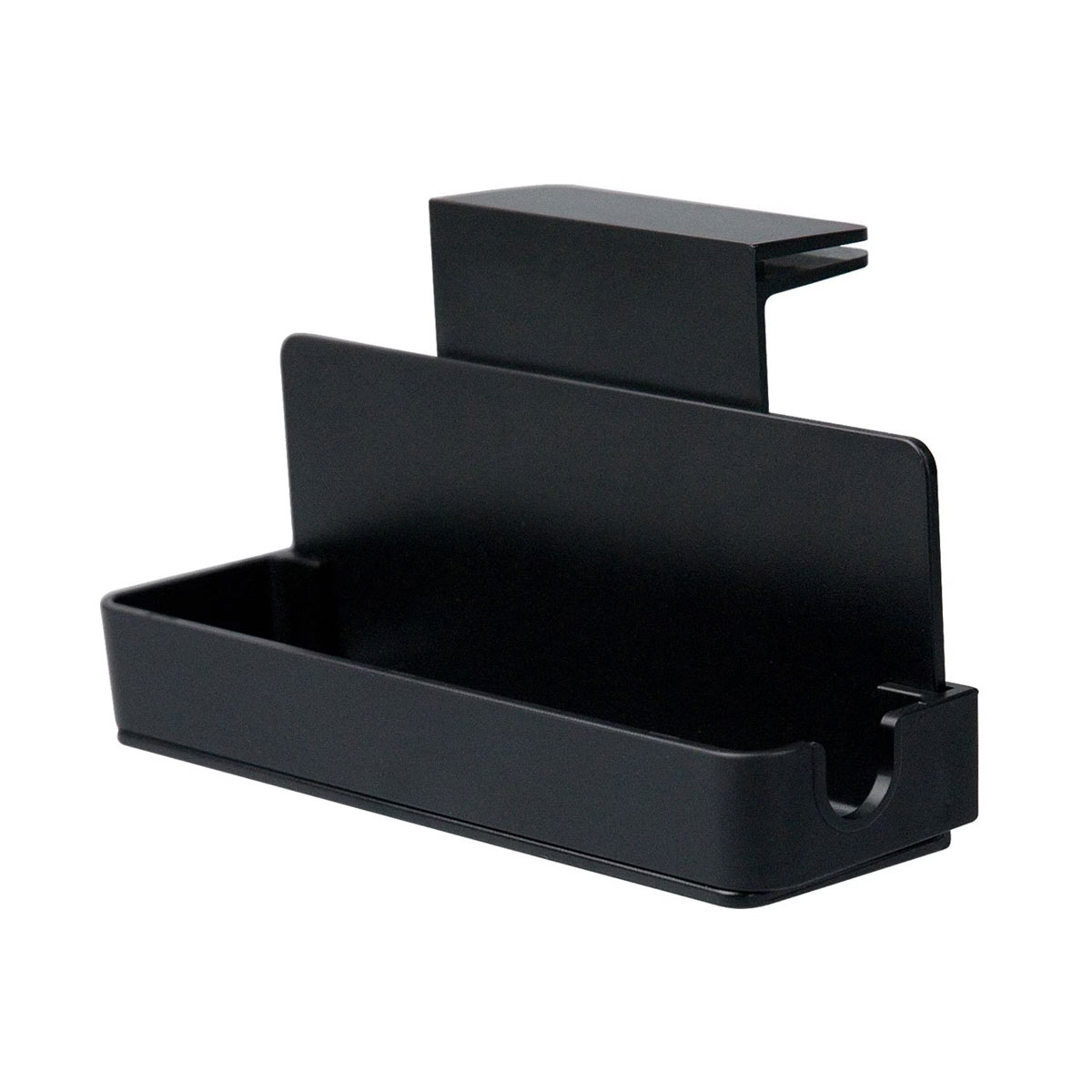 譜面台周りが充実するサイドカバー付き譜面台ラック 折りたたみ式譜面台のパネル部に取り付けができ、チューナーや電子メトロノーム、筆記用具が置けます。 「枠（サイドカバー）」付きタイプでさらに使いやすくなりました。 譜めくりの際にチューナー等が邪魔にならないよう、パネル取付位置から80mm下にラック位置がくるよう設計されています。 主な特長 ・チューナーや電子メトロノーム、筆記用具の落下を防ぎ安心して置くことができます。 ・「枠（サイドカバー）」付きでさらに便利になりました。 サイドカバーの右端にはU字溝があり、電子メトロノームのイヤホンやチューナー用マイクのプラグを付けて使用する際も水平に見やすく置くことができます。 主な仕様 内容量：1個 本体：プラスチック カラー：ブラック 重量：66グラム 本体サイズ：140×40×60mm ホルダー部サイズ：145×45×20mm パネル取付部を含む高さ：約80mm