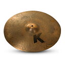 21" K CUSTOM ORGANIC RIDE Rich Dry + Complex　伝説のK ZILDJIANサウンドと21世紀のテクノロジーの融合 Kジルジャンをより個性的にアレンジしたシリーズで、多様化するサウンドニーズに応えオーバー・ハンマリング＆多様なレイジングを採用し個性的な表現力を持つジャズライドをラインアップ。 トップに多数のハンマリングが施されたナチュラルフィニッシュのライド。ドライでありながら多彩な表現が可能なシンバル。非常にクリアーなカップ音もこのシンバルの特長。ボトム部のブリリアント加工がもたらすサウンドの広がり、豊かなクラッシュサウンドも魅力。 留意事項 ※このモデルの色、ハンマリング、凹凸は、固有のサウンドとルックスを実現するためのもので、不良ではありません。シンバルクリーニングポリッシュの使用はお控えください。 ※掲載画像はサンプルです。個体差により外観、サウンドは多少変化致します。 主な仕様 サイズ21インチウェイトMedium ThinシリーズK CustomSCNKZL21COGRSKUK0971