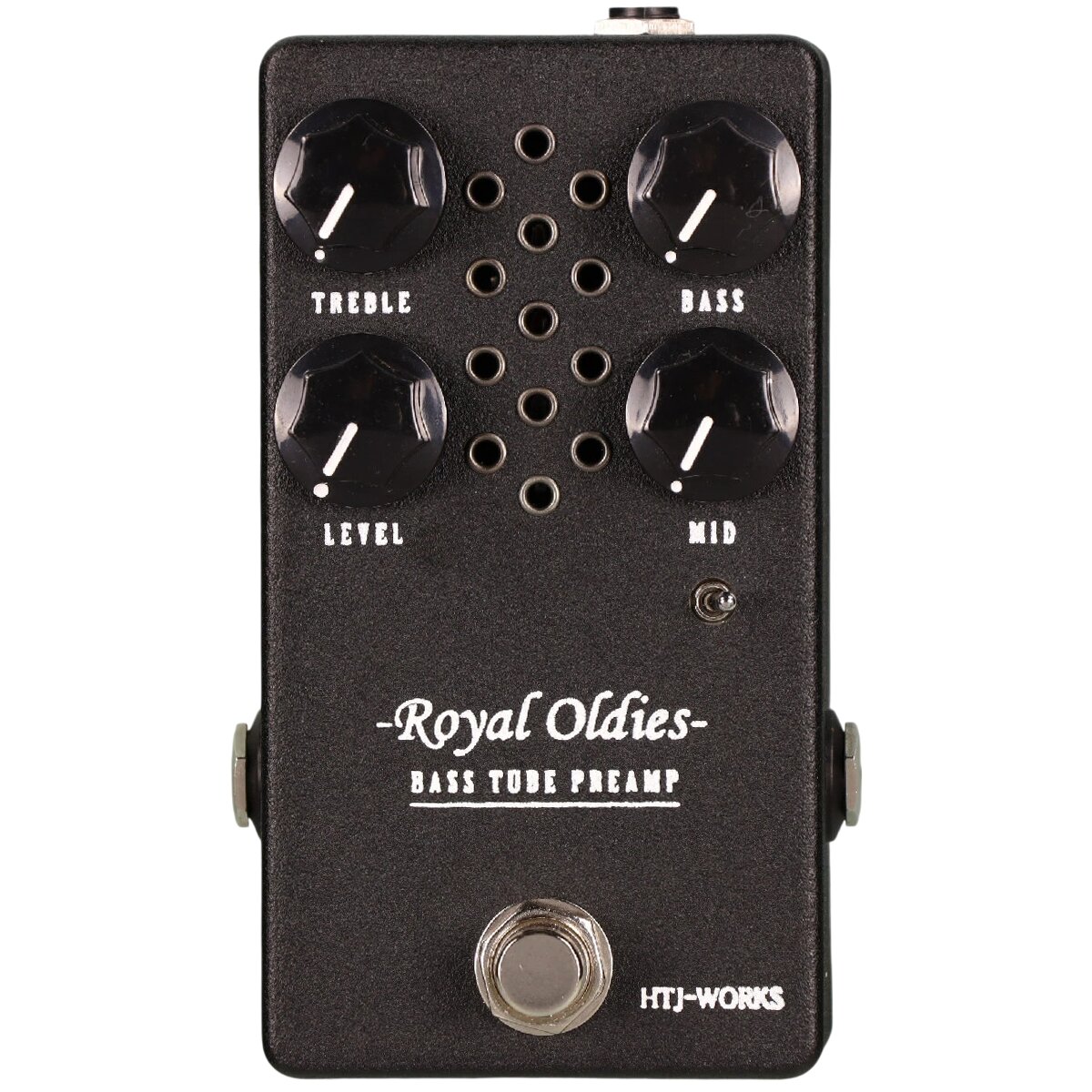 ニュアンスやフィーリングを目的としたプレイヤーにおすすめ！ ROYAL OLDIESは、真空管による本格的な増幅回路にアクティブタイプEQを搭載しそのサイズからは想像できないほどのサウンド、音圧を出力します。 プリ回路にはAmpegの名器であるヴィンテージSVTのセカンドチャンネルを元に設計したプリメイン回路を搭載し、真空管特有の暖かみのあるサンドが得られます。 12Vの電源は内部で200V以上の電圧に変換され適切に真空管をドライブさせます。SVT本来のEQトーンスタックは全てカットし、アクティブタイプの3Band EQを設計、組み合わせています。これによりパッシブと比べ細かな帯域のブーストカットが可能となります。 TREBLEはアナログ感を損なわない約2.8kHx帯を、BASSはつまみを最大値にすることでSVTのUltra Loを演出しています。MIDは下部のスイッチで400Hz・800Hzの2種切替が可能です。 名称から連想するようにニュアンスやフィーリングを目的としたプレイヤーに大変オススメです。JAZZからROCKまで、大型ヘッドを足元に。ROYAL OLDIESはそんなあなたの理想を叶えます。 ※画像はサンプルです。