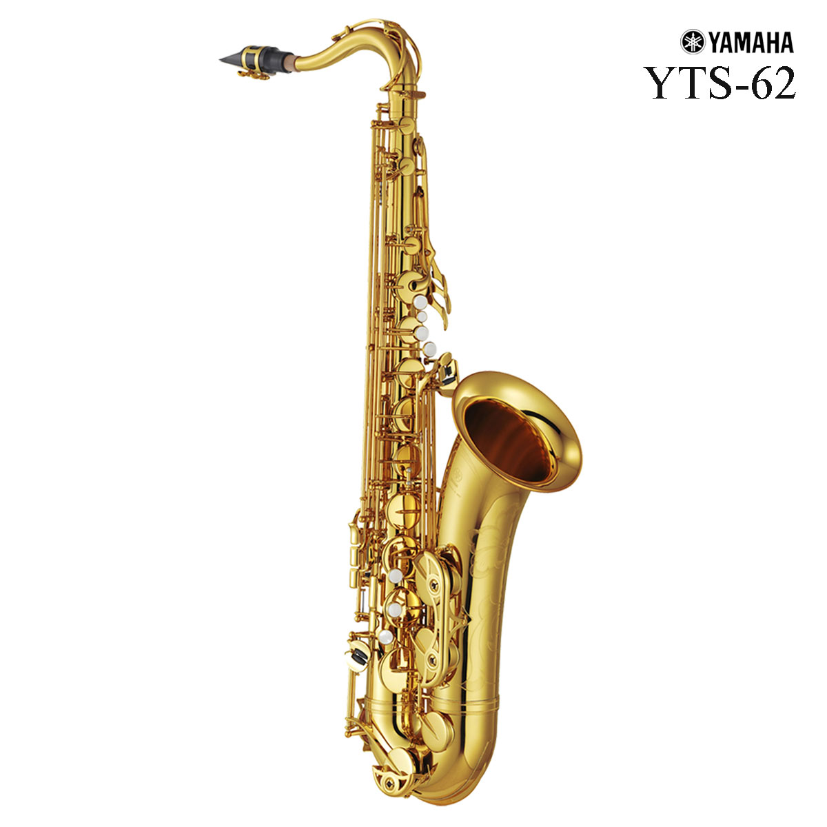YTS-62 / 長年愛されている定番モデル ある程度の自由度はありつつも、素直で音程の正確さにも優れいている「62シリーズ」。 時代の変化に対応すべくマイナーチェンジを繰り返し、4代目まで発売される人気シリーズです。 吹奏楽やクラシック、アンサンブルなどでは安定したパフォーマンスと充実の響きが得られ、 jazz・POPS向けのマウスピースを使えば顕著にマウスピースの特長を表現することが出来ます。 安定性を兼ね備えいているのでアドリブなどの演奏に集中出来る頼もしさもあります。 コストパフォーマンスの面でも「世界一のヤマハサックス」という評価はしばらく揺るがないポテンシャルの高さです。 主な特徴 ・62専用ネック採用：新規開発した62 専用ネックを搭載。正確な音程感を持ちながら、62ならではの心地よい吹奏感と抵抗感を維持。 ・低音キイ新機構採用：Low B-C# キイの連結部分を新規設計。低音部から高音部まで全音域でムラのないスムースな吹奏感と音色を実現しました。 ・オリジナルデザインの手彫り彫刻：卓越した技をもつ匠による手彫り彫刻は新しいデザインに。美しい細かな紋様は高級感と魅力を向上させています。 ・一体座：複数の支柱をプレートに一体化させることにより、演奏時における適度な抵抗感と芯のある深い音色をもたらします。 ・ネックレシーバー：重量感のあるレシーバーを採用し、ネックと管体の一体感が増すことでより豊かな響きを実現しました。 ・硬質ニードルスプリング：バネ性に富んだ硬質鋼を使用しスムーズかつしなやかなキイアクションを実現しています。プレイヤーをより音楽表現に集中させてくれます。 ・3wayケース採用：新設計のセミハードタイプケースは、肩掛け、リュックタイプといった身体負担を軽減する持ち方ができ、サイドには譜面等も収納可能、より一層、機能性を高めました 主な仕様 調子：B♭ 仕上げ：ゴールドラッカー ベル：2枚取り 手彫り彫刻 High F♯、フロントF付 可動式指掛け 分割キイガード シーソーキイ 付属品 セミハードケース マウスピース マウスピースキャップ リガチャー リード1枚 エンドプラグ ストラップ クリーニングクロス 取扱説明書 メーカー保証書 ●イシバシ楽器 5年保証■■付属品■■ 専用ケース マウスピース マウスピースキャップ リガチャー リード1枚 エンドプラグ（ネックジョイント部保護キャップ） ストラップ クリーニングクロス 取扱説明書 メーカー保証書 イシバシ楽器5年保証