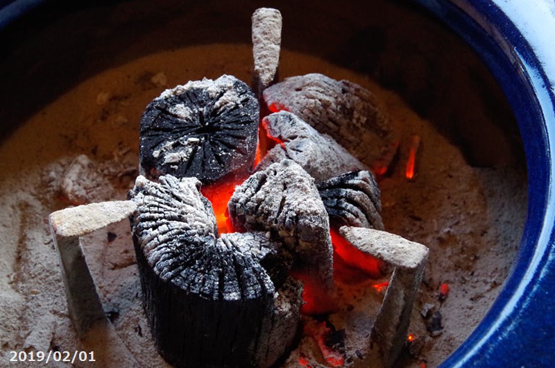 早わかり 火鉢の使い方を初心者向けに解説 室内やマンションでは使える Kurashi No