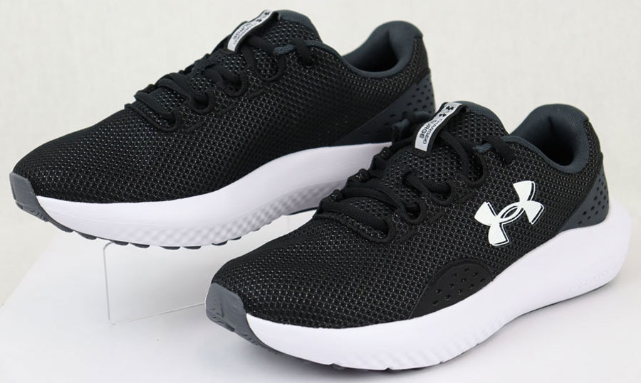 アンダーアーマー【UNDER ARMOUR】メンズ ランニングシューズ UAチャージド サージ4 エクストラワイド 3028249 002 2025秋冬継続 (男性用/幅広/4E相当/陸上競技/アスリート/ランナー/部活/トレーニング/ジョギング/マラソンシューズ)