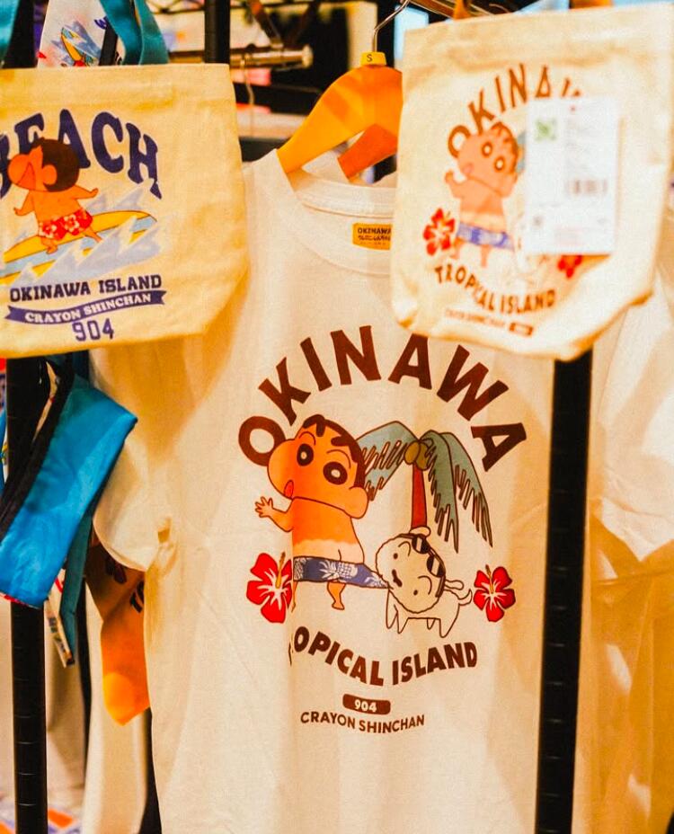 OKINAWA クレヨンしんちゃん Tシャツのサムネイル