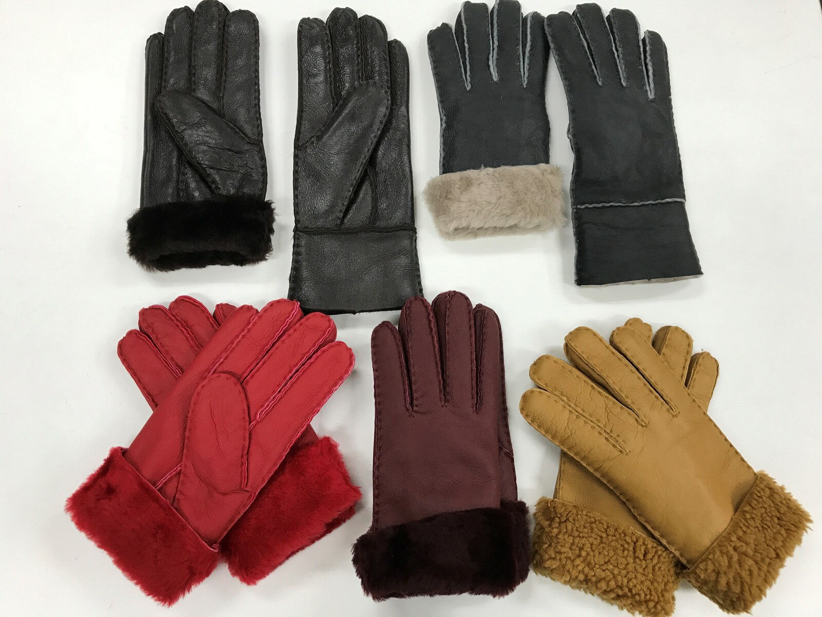 【当店人気商品】ムートングローブ　手袋　レディース（Ladie's) 8色よりお選び下さい。柔らかく上質なメリノムートンを使った手袋　ダークブラウン・ブラック　レッド・ブリューヌ・キャメル　新色　ダークパープル・ネイビースエード・ベージュスエード入荷