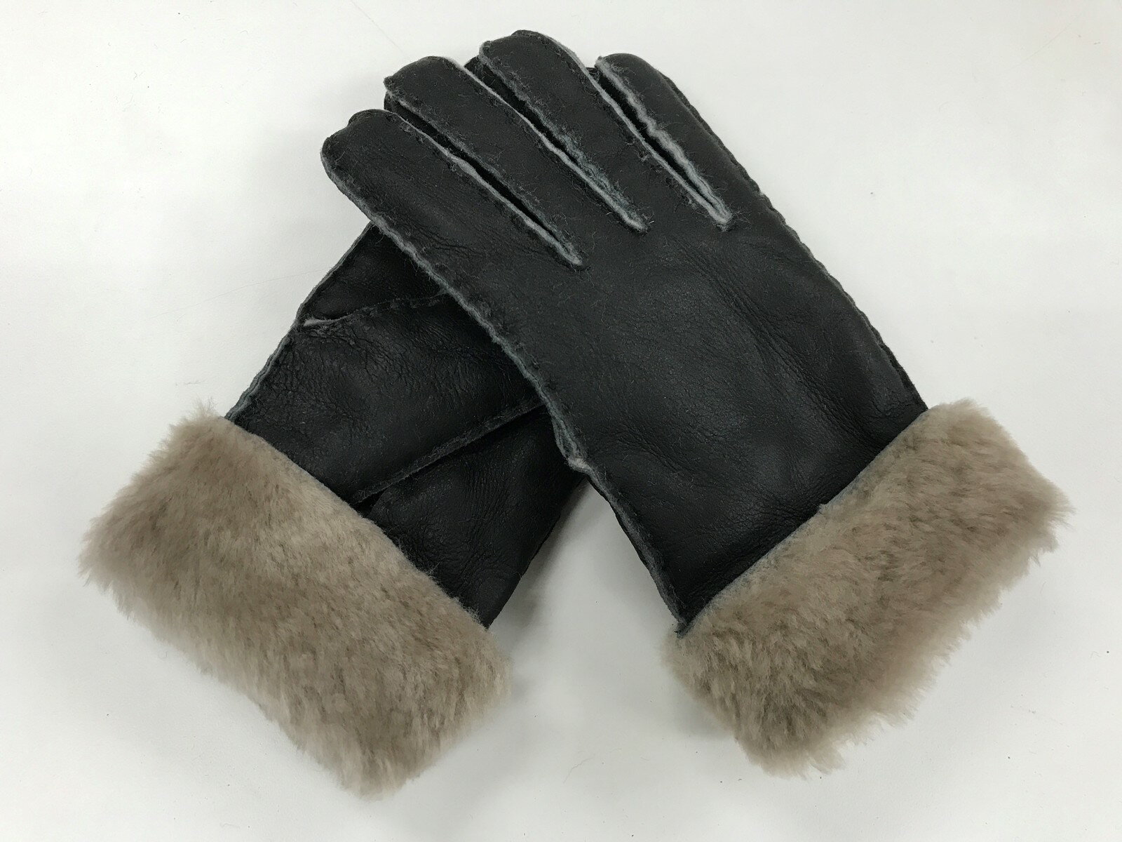 【当店人気商品】ムートングローブ　手袋　レディース（Ladie's) 8色よりお選び下さい。柔らかく上質なメリノムートンを使った手袋　ダークブラウン・ブラック　レッド・ブリューヌ・キャメル　新色　ダークパープル・ネイビースエード・ベージュスエード入荷