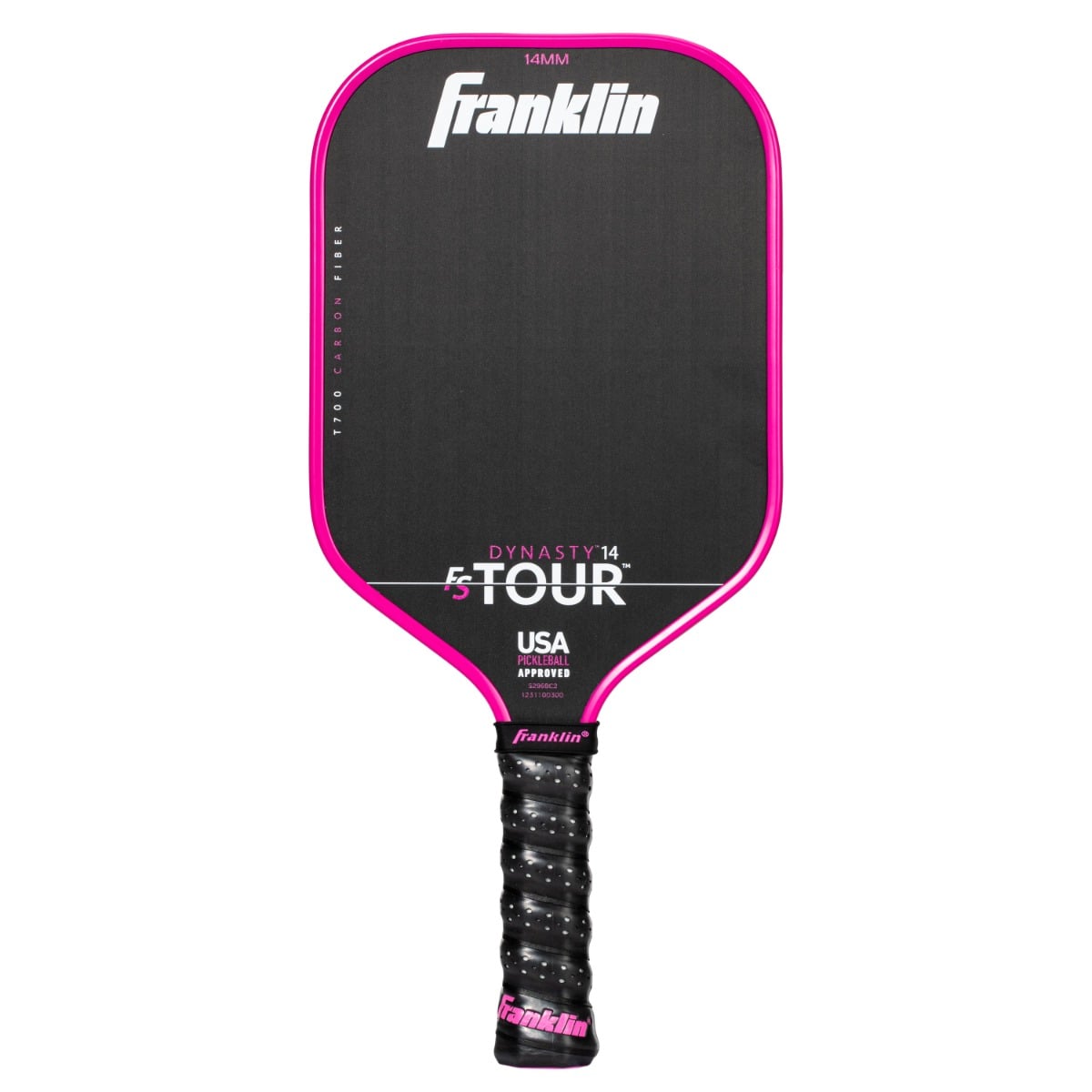 Franklin フランクリン FS TOUR DYNASTY 14mm ピンク（FS TOUR DYNASTY 14 PINK）ピックルボールパドル USA Pickleball公認 カーボンファイバー 全国送料無料 Franklin（フランクリン）FS TOUR DYNASTY 14mmは、USA Pickleball協会（USAPA）公認のFSツアーシリーズ ピックルボールパドルです。カーボンファイバーに包まれたシングルピースコア構造により、パドルフェースとハンドル間の構造的一体性を最大限に高め、安定性と耐久性を向上させています。クッション性に優れた5.6インチの細長いハンドルと8〜8.4オンスのミッドウェイト設計。外側エッジにフォームを注入することでスイートスポットを最大化し、振動を軽減してより高い安定性を実現しています。鮮やかなピンクカラーが目を引くカラーリングです。 ◆ USA Pickleball協会（USAPA）公認モデル ◆ カーボンファイバー×シングルピースコア構造で高い一体性・耐久性 ◆ 5.6インチの細長いクッション性ハンドル ◆ エッジフォーム注入でスイートスポット最大化・振動を軽減 ■商品仕様 ・種類：ピックルボールパドル（カーボンファイバー・TOUR DYNASTY） ・カラー：ピンク ・厚さ：14mm ・サイズ：約19cm×42cm（7.5インチ×16.5インチ） ・重さ：約227〜238g（8〜8.4オンス） ・ハンドル長：約5.6インチ（14cm） ・ハンドル周径：約4.3インチ（10.9cm） ・コア素材：ポリプロピレン ・公認：USA Pickleball（USAPA）公認球 ・メーカー：Franklin Sports（フランクリン） ・輸入元：株式会社カシマヤ製作所 ・メーカー希望小売価格：32,000円＋税（税込35,200円） ■JAN（バリエーション別） ・：0025725590216 ■配送送料無料／39ショップ。ご注文後お取り寄せのうえ発送いたします。 ※ご注文後、メーカー欠品等により手配できない場合がございます。その際はメールにてご連絡いたします。