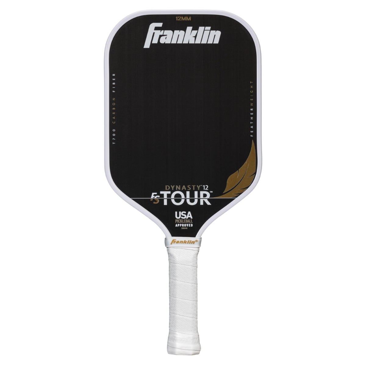 Franklin フランクリン FS TOUR DYNASTY FEATHERWEIGHT 12mm ホワイト/ゴールド（FS TOUR DYNASTY FEATHERWEIGHT 12 WHITE GOLD）ピックルボールパドル USA Pickleball公認 軽量設計 全国送料無料 Franklin（フランクリン）FS TOUR DYNASTY FEATHERWEIGHT 12mmは、USA Pickleball協会（USAPA）公認のFSツアーシリーズの中でも最軽量クラスのピックルボールパドルです。カーボンファイバーに包まれたシングルピースコア構造により、パドルフェースとハンドル間の構造的一体性を最大限に高め、安定性と耐久性を向上させています。12mmの薄型コアと7.3〜7.6オンスのフェザーウェイト設計で、素早いスイングとネット際の反応速度を重視するプレーヤーに向いています。クッション性に優れた5.6インチの細長いハンドル。外側エッジにフォームを注入することでスイートスポットを最大化し、振動を軽減してより高い安定性を実現しています。 ◆ USA Pickleball協会（USAPA）公認モデル ◆ 12mmの薄型コア×7.3〜7.6オンスの最軽量クラス設計 ◆ カーボンファイバー×シングルピースコア構造で高い一体性・耐久性 ◆ 5.6インチの細長いクッション性ハンドル ◆ エッジフォーム注入でスイートスポット最大化・振動を軽減 ■商品仕様 ・種類：ピックルボールパドル（カーボンファイバー・TOUR DYNASTY FEATHERWEIGHT） ・カラー：ホワイト/ゴールド ・厚さ：12mm ・サイズ：約19cm×42cm（7.5インチ×16.5インチ） ・重さ：約207〜215g（7.3〜7.6オンス） ・ハンドル長：約5.6インチ（14cm） ・ハンドル周径：約4.3インチ（10.9cm） ・コア素材：ポリプロピレン ・公認：USA Pickleball（USAPA）公認球 ・メーカー：Franklin Sports（フランクリン） ・輸入元：株式会社カシマヤ製作所 ・メーカー希望小売価格：32,000円＋税（税込35,200円） ■JAN（バリエーション別） ・：0025725597826 ■配送送料無料／39ショップ。ご注文後お取り寄せのうえ発送いたします。 ※ご注文後、メーカー欠品等により手配できない場合がございます。その際はメールにてご連絡いたします。