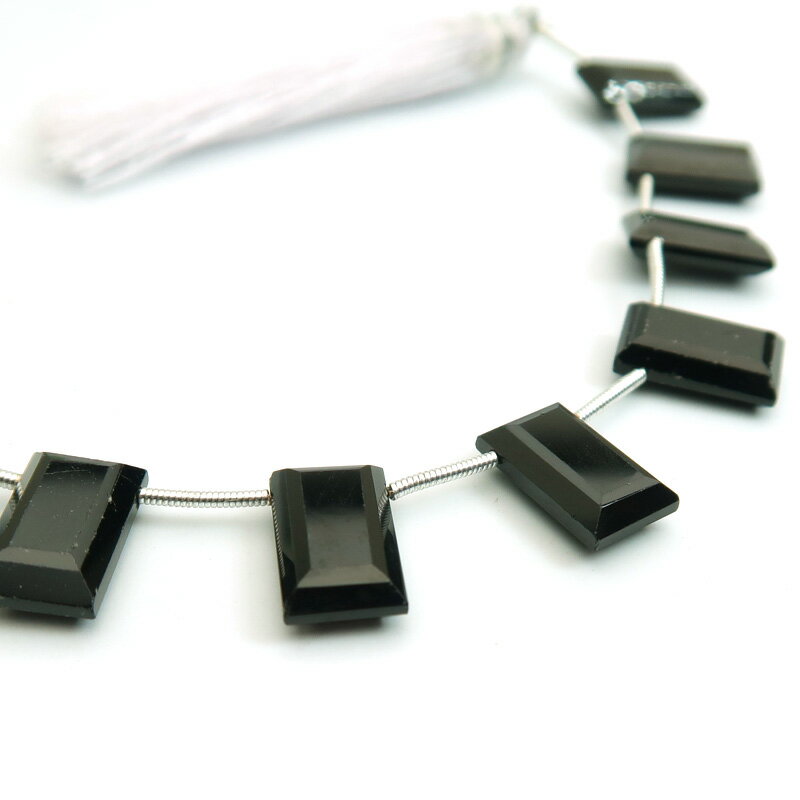 ブラックスピネルAAAレクタングルカットビーズ約8×14mm 1粒売り 石の蔵